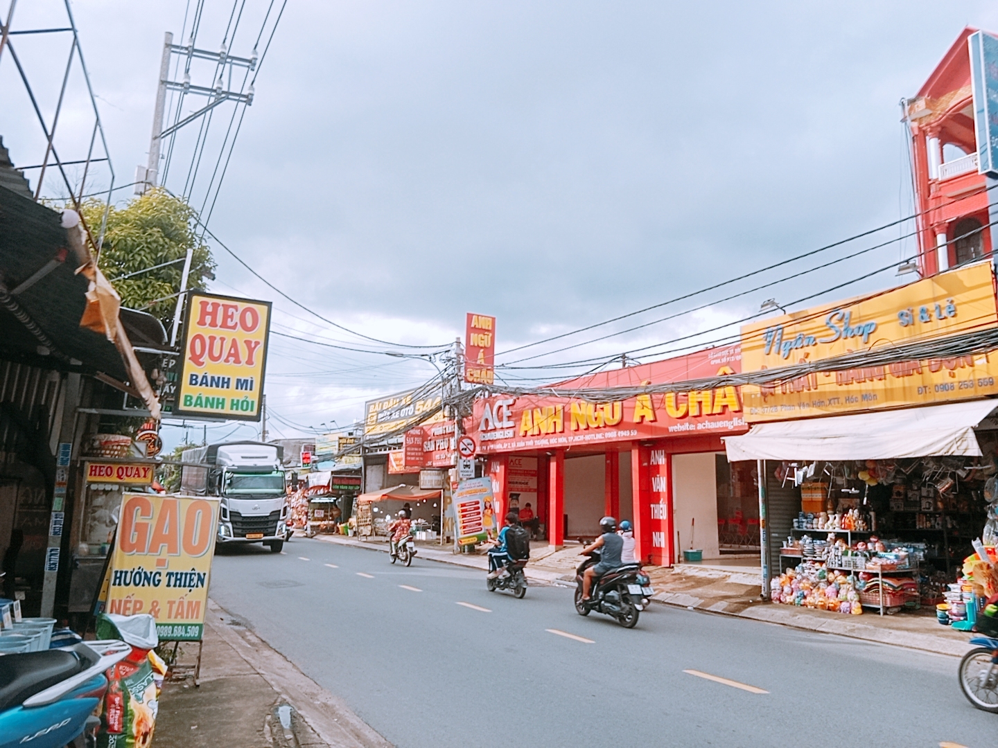 Nhà 2 tầng đường rộng, xe 7 chỗ thoải mái, khu phân lô Bà Điểm