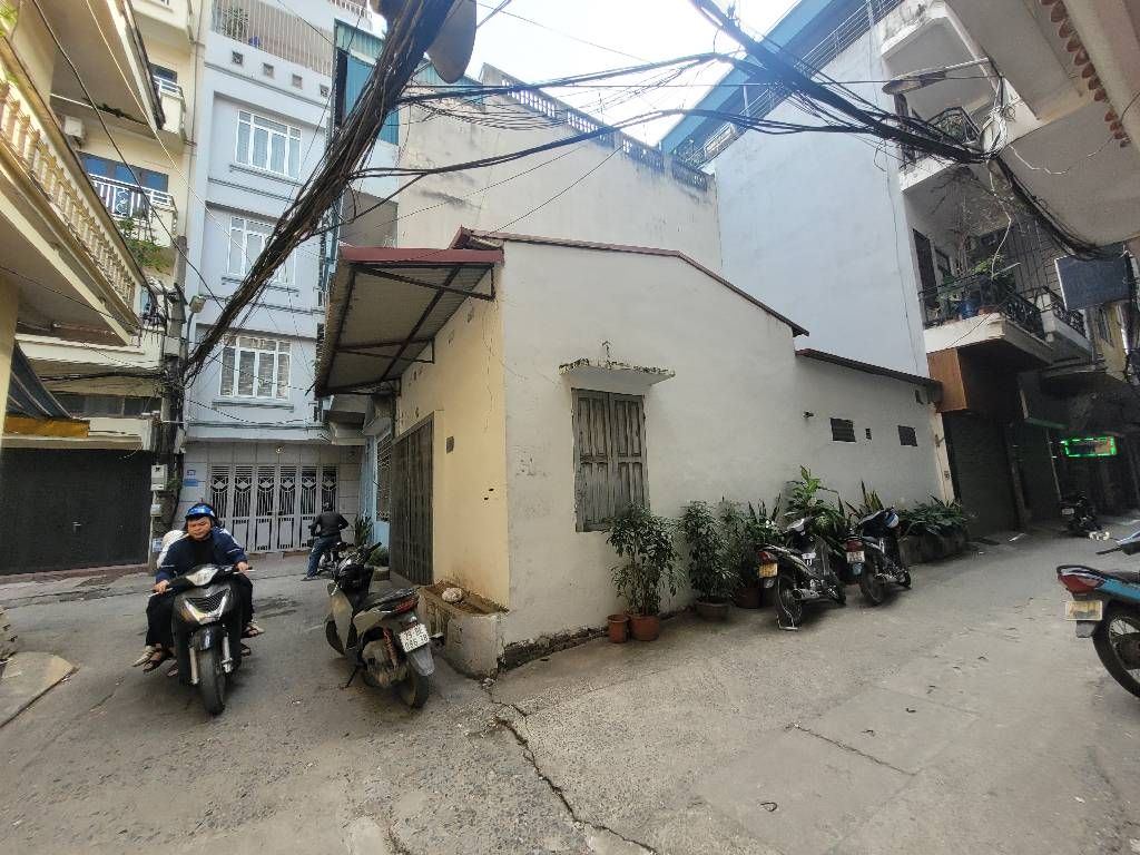 Bán nhà mặt phố lô góc sầm uất tại Hà Đông, diện tích 50m²