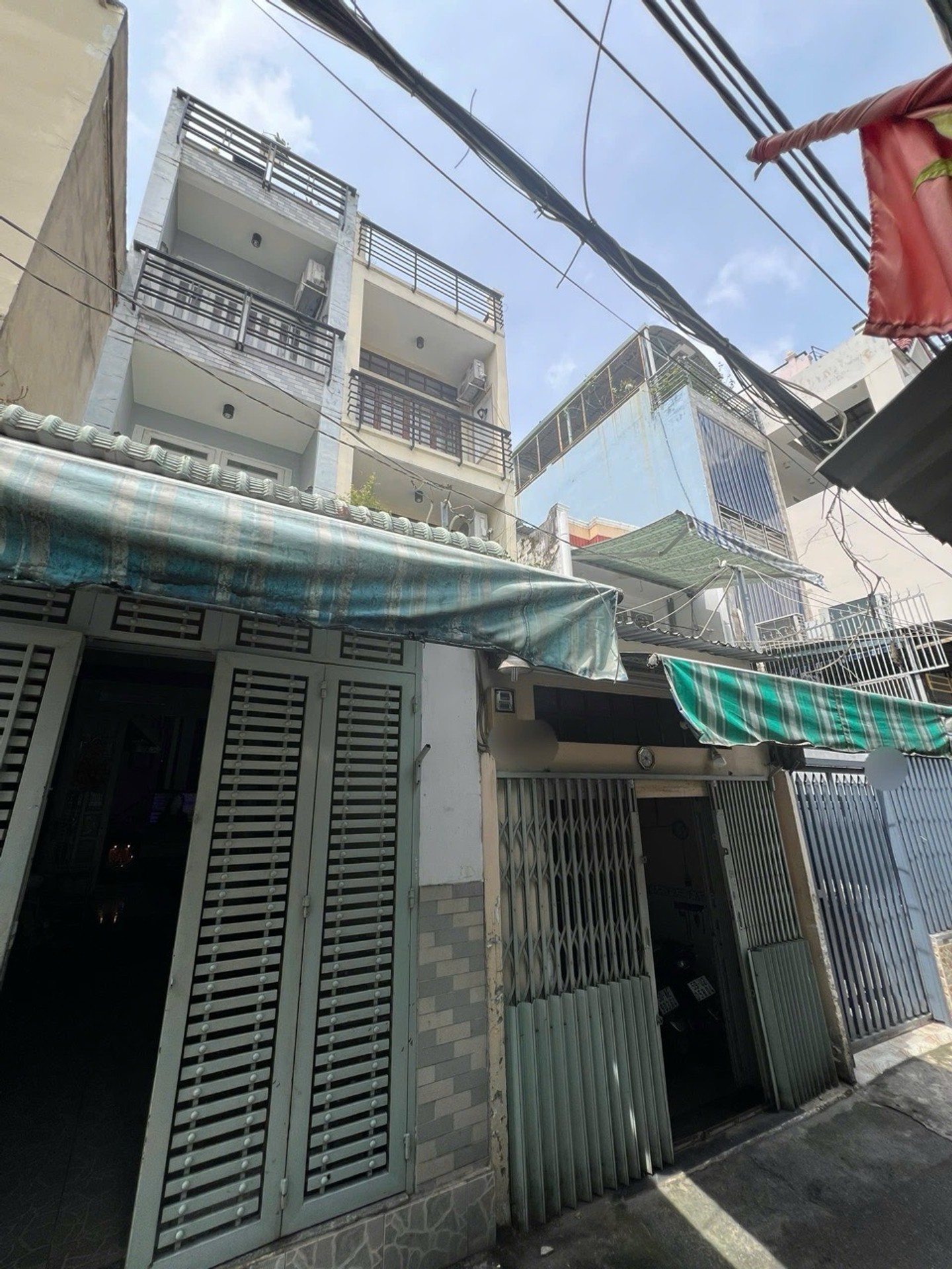 Cơ Hội Vàng Sở Hữu Nhà 4 Tầng Đẹp Quận 4 Với 5 Phòng Ngủ