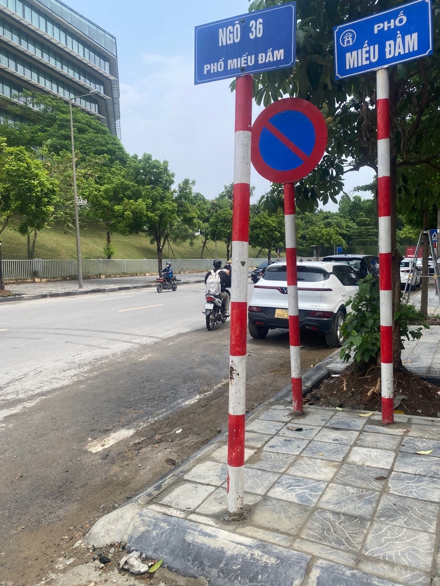 CẦN BÁN NHÀ GẤP! MỄ TRÌ - LÔ GÓC - MẶT TIỀN ĐẸP