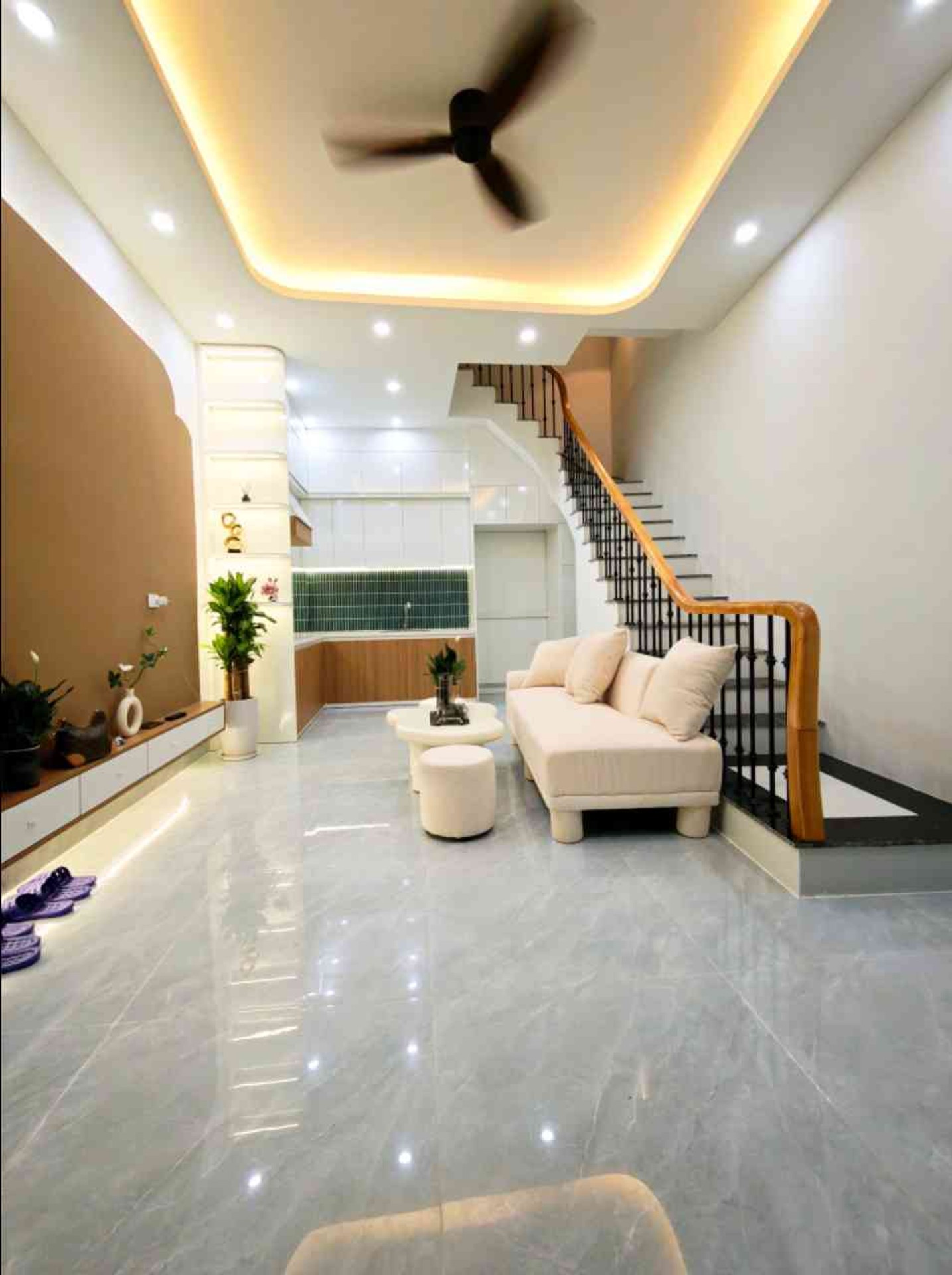 Nhà 5 tầng view đẹp gần Phạm Văn Đồng giá hời
