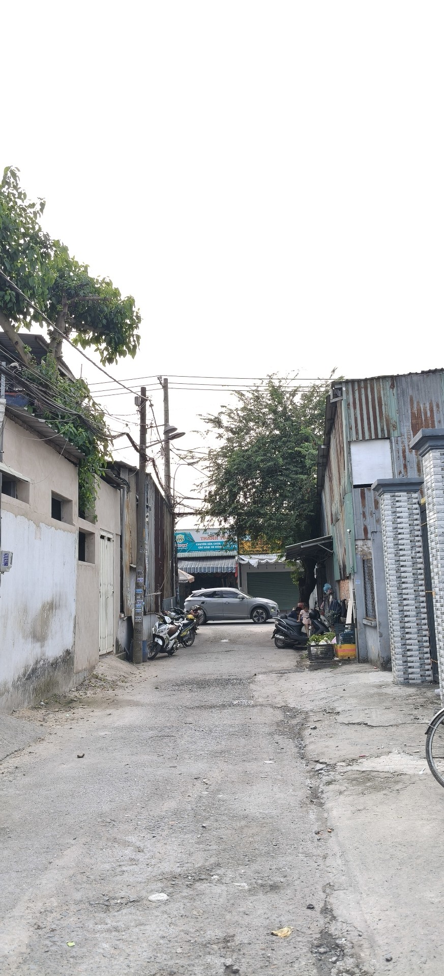 Cơ hội sở hữu nhà 3 tầng rộng 117m2 trong khu vực đông dân, giá tốt tại Hóc Môn