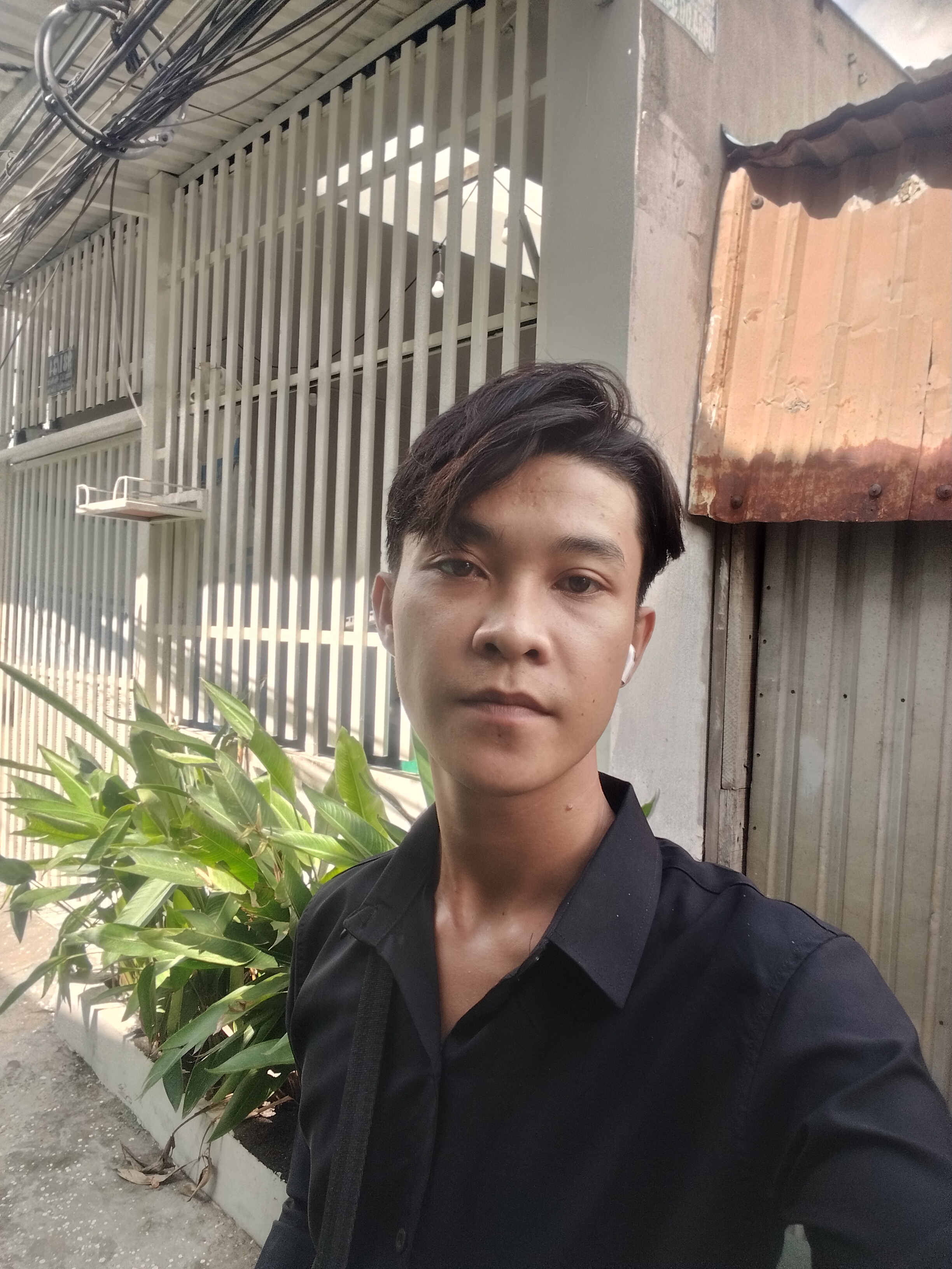 Nhà siêu mẫu , gần chợ bình trị đông- hương lộ 2
- Diện tích ngang gần 5m dài 20m
- Sát mặt tiề.n