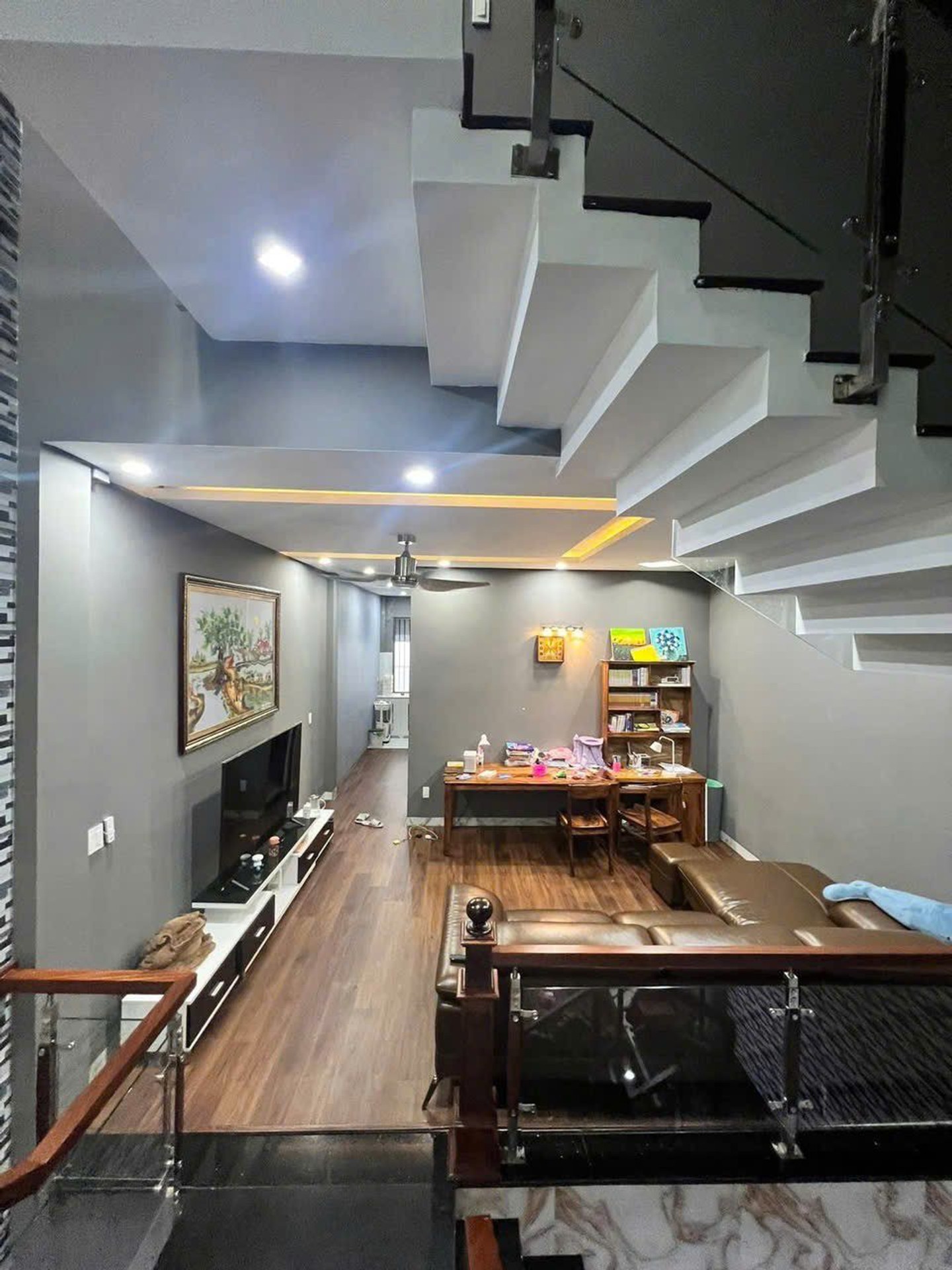 Nhà mặt phố Cống Quỳnh 3 tầng, thiết kế biệt thự hiện đại, giá tốt
