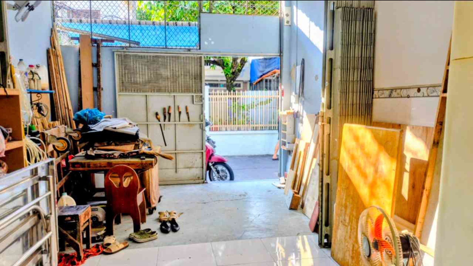 Nhà 2 tầng hẻm xe hơi rộng tại quận 4