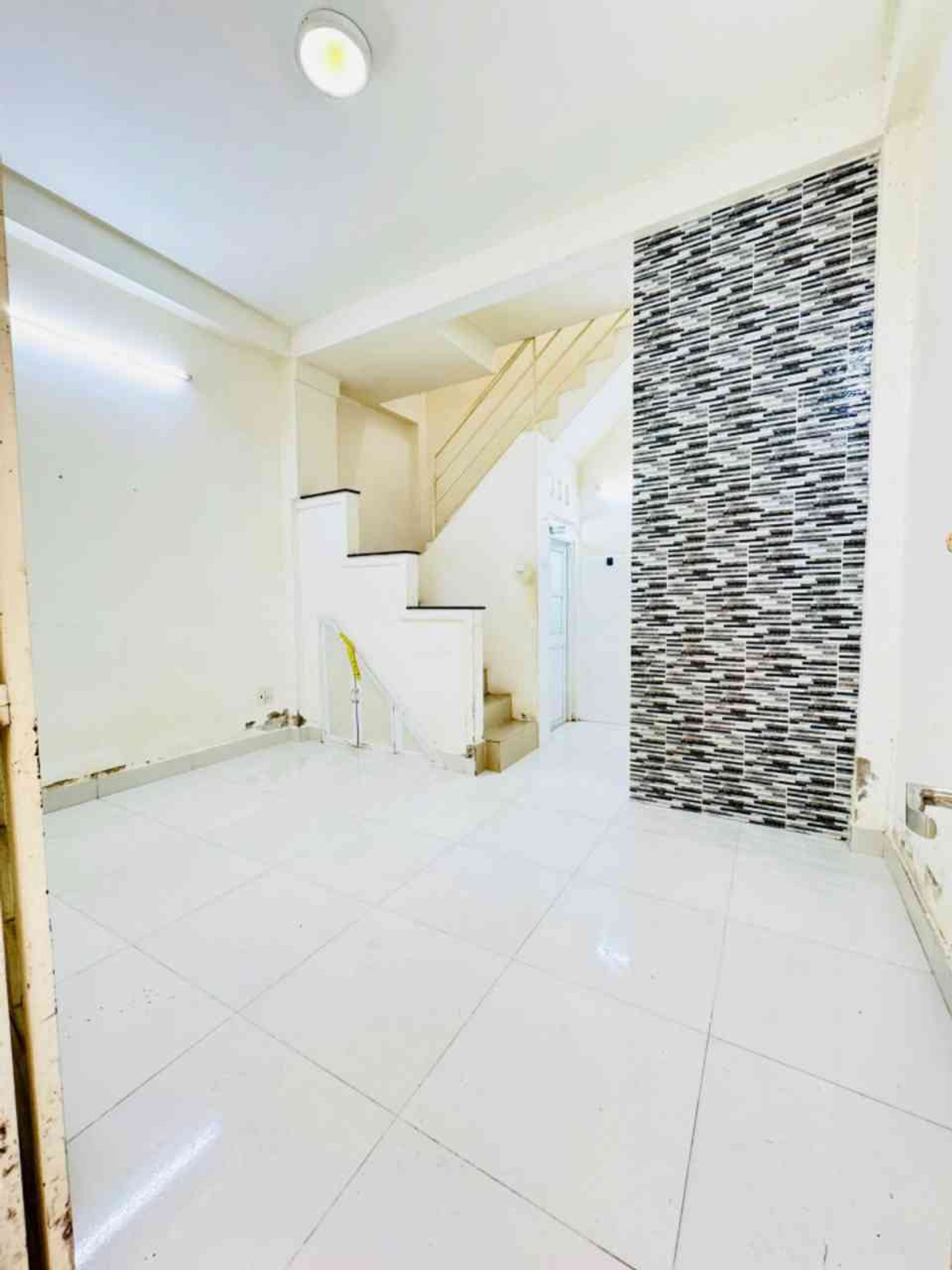 👉QUẬN 1-ĐƯỜNG THẠCH THỊ THANH $ HẠ CÒN 3.99 TL - 💥DT: 21 M2 (4.2 × 5 ) NỞ HẬU
🌹KHU VIP CHỢ TÂN