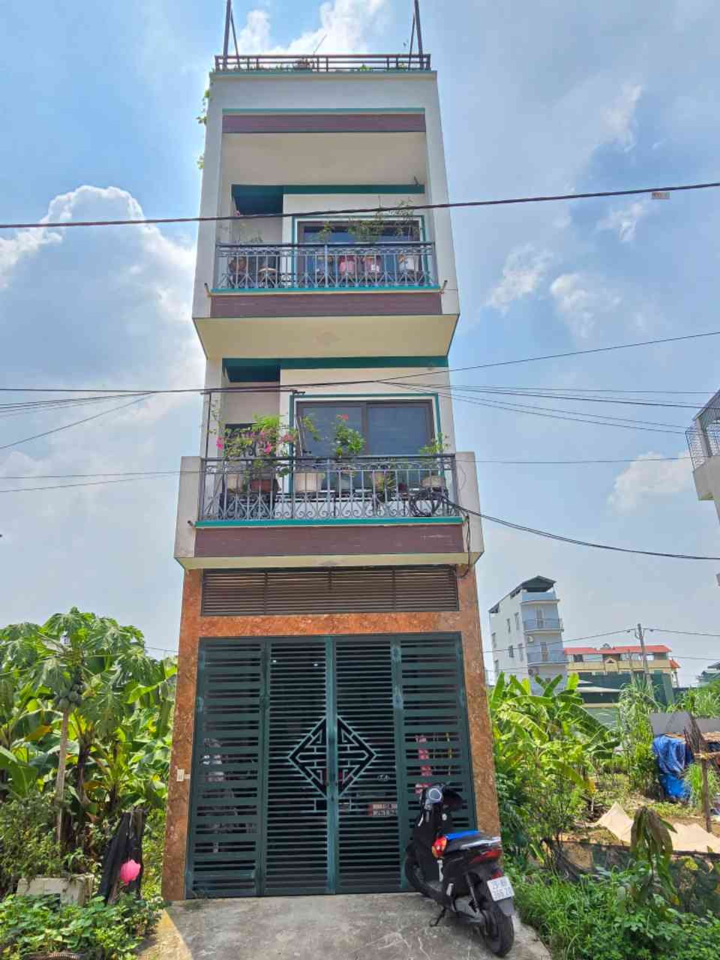 Cơ hội vàng sở hữu nhà 4 tầng mặt tiền rộng tại khu dịch vụ Lại Yên