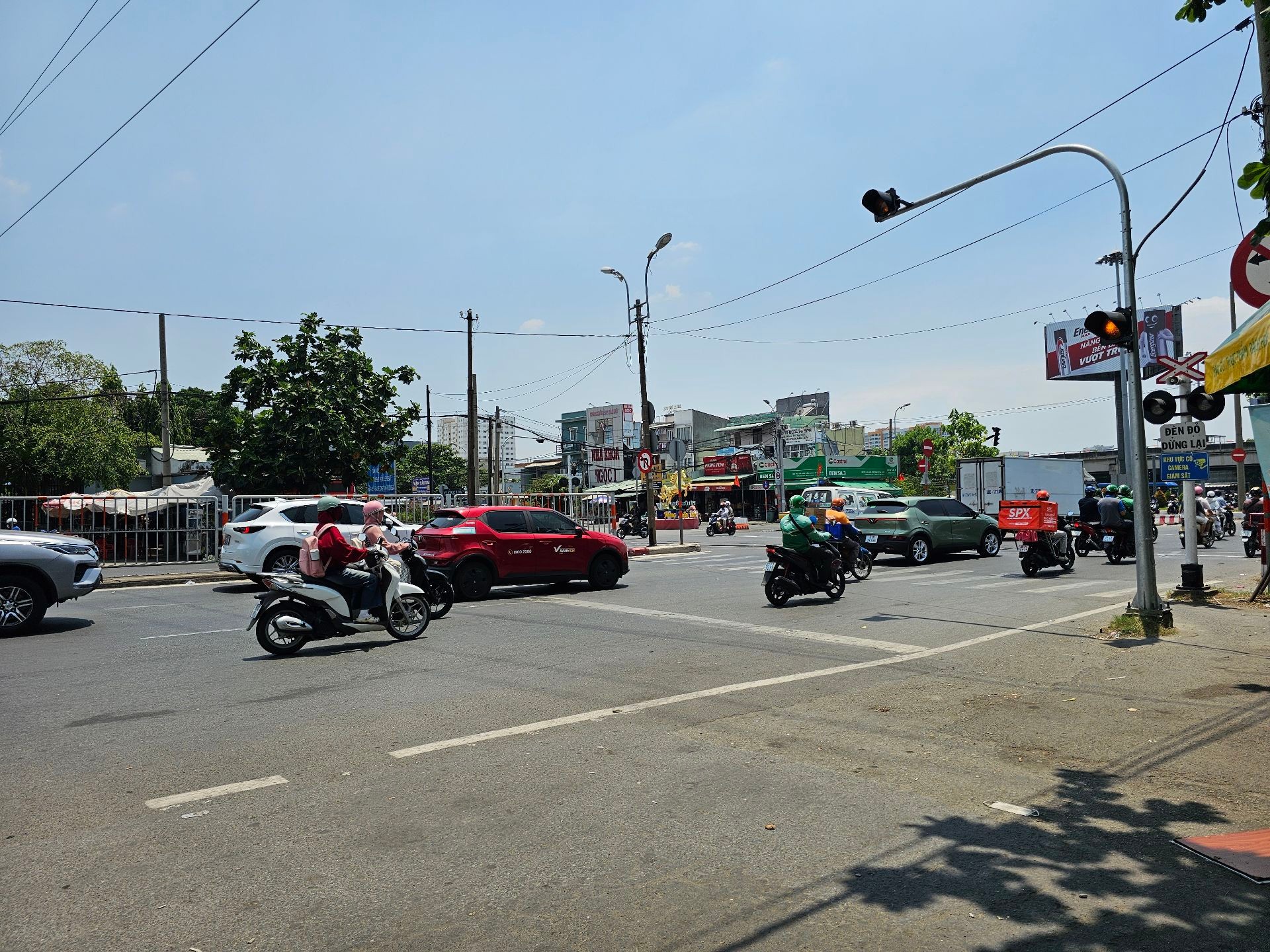 BÁ.N ĐẤT TẶNG NHÀ 134m2 - THU NHẬP 18TR/Th- NGAY VÒNG XOAY CẦU BÌNH LỢI - 7,9