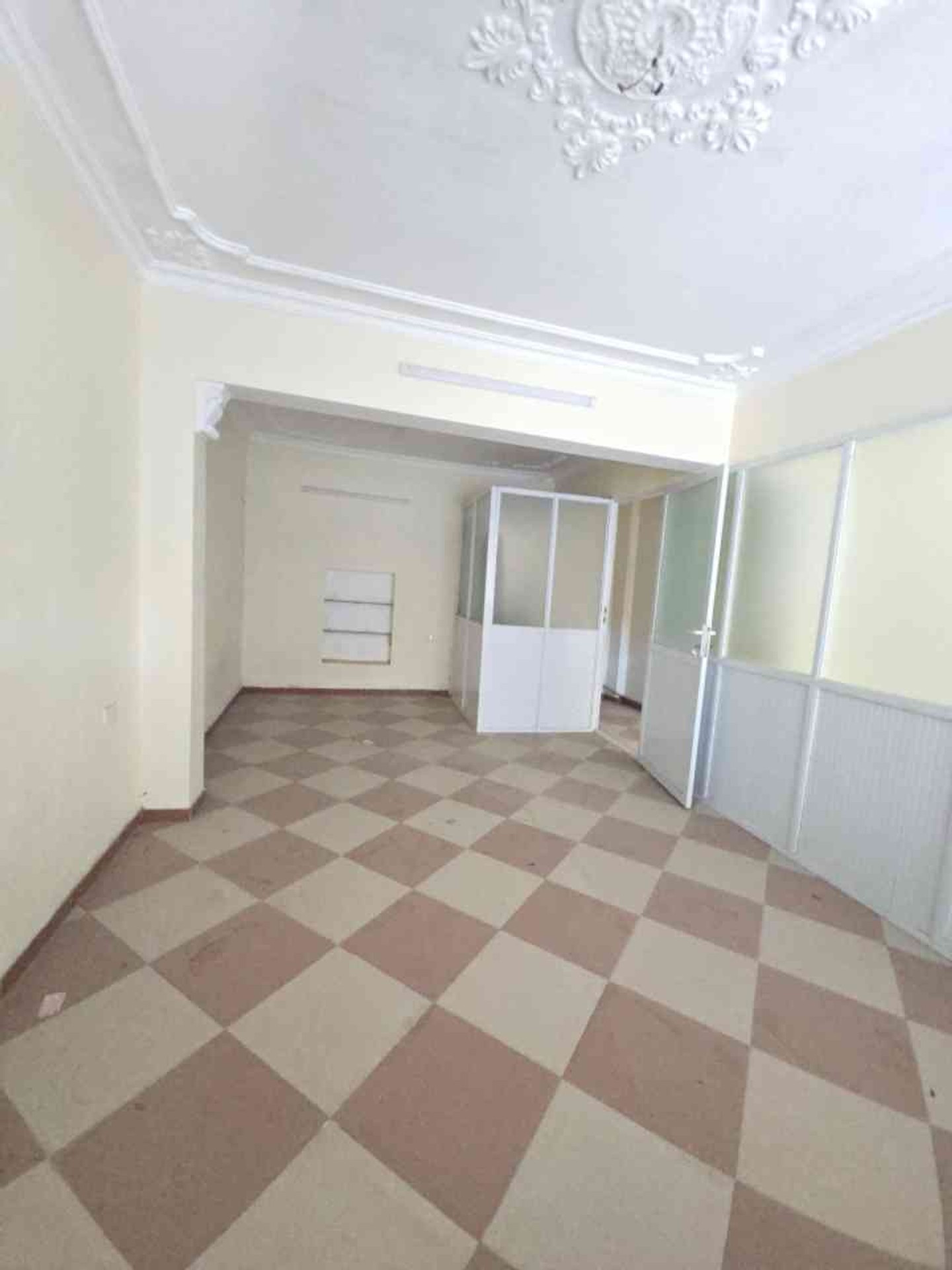 Nhà phố 3 tầng kiên cố, vị trí đắc địa quận trung tâm