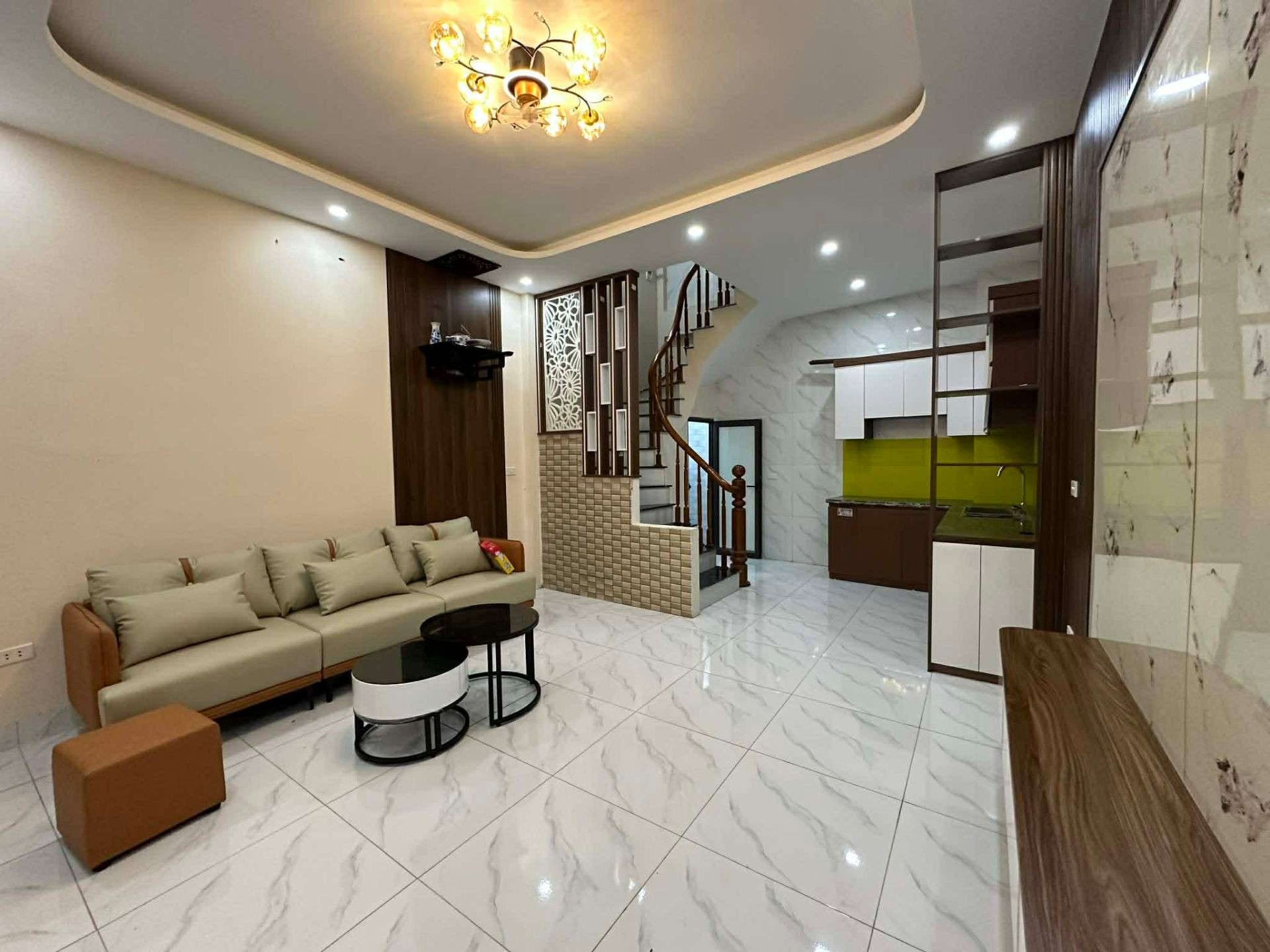 Bán nhà 4.5 tầng ô tô đỗ cửa tại Yên Nghĩa, diện tích 30m2