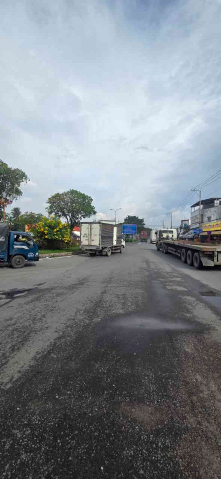 Nhà mặt tiền tỉnh lộ 10 giá mềm mại trên 10 tỷ đồng