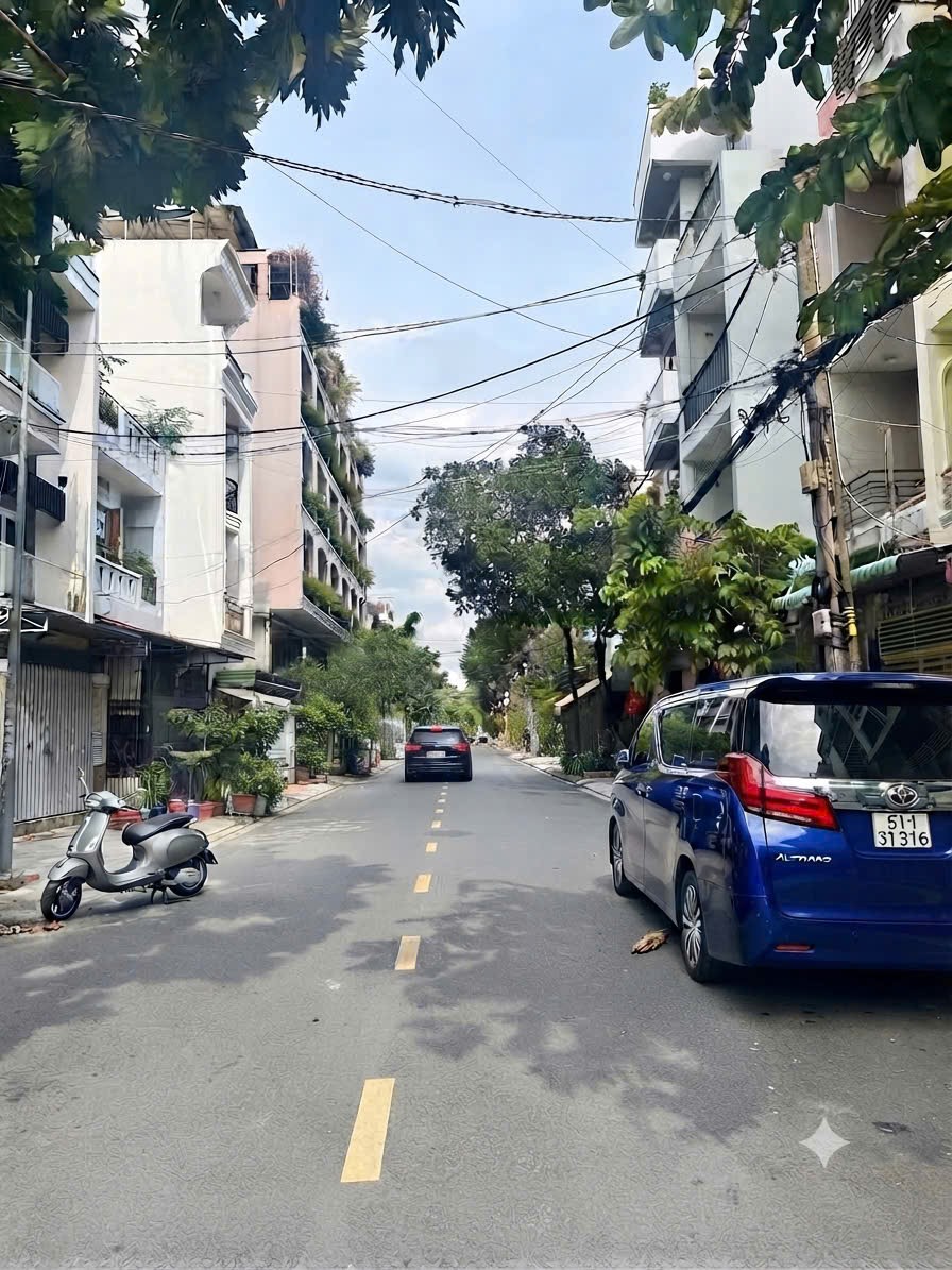 Căn nhà MT ngay kế Nguyễn Sơn – DT 53m², ngang 4,2m,, đường nhựa 12m, giá 7 tỷ