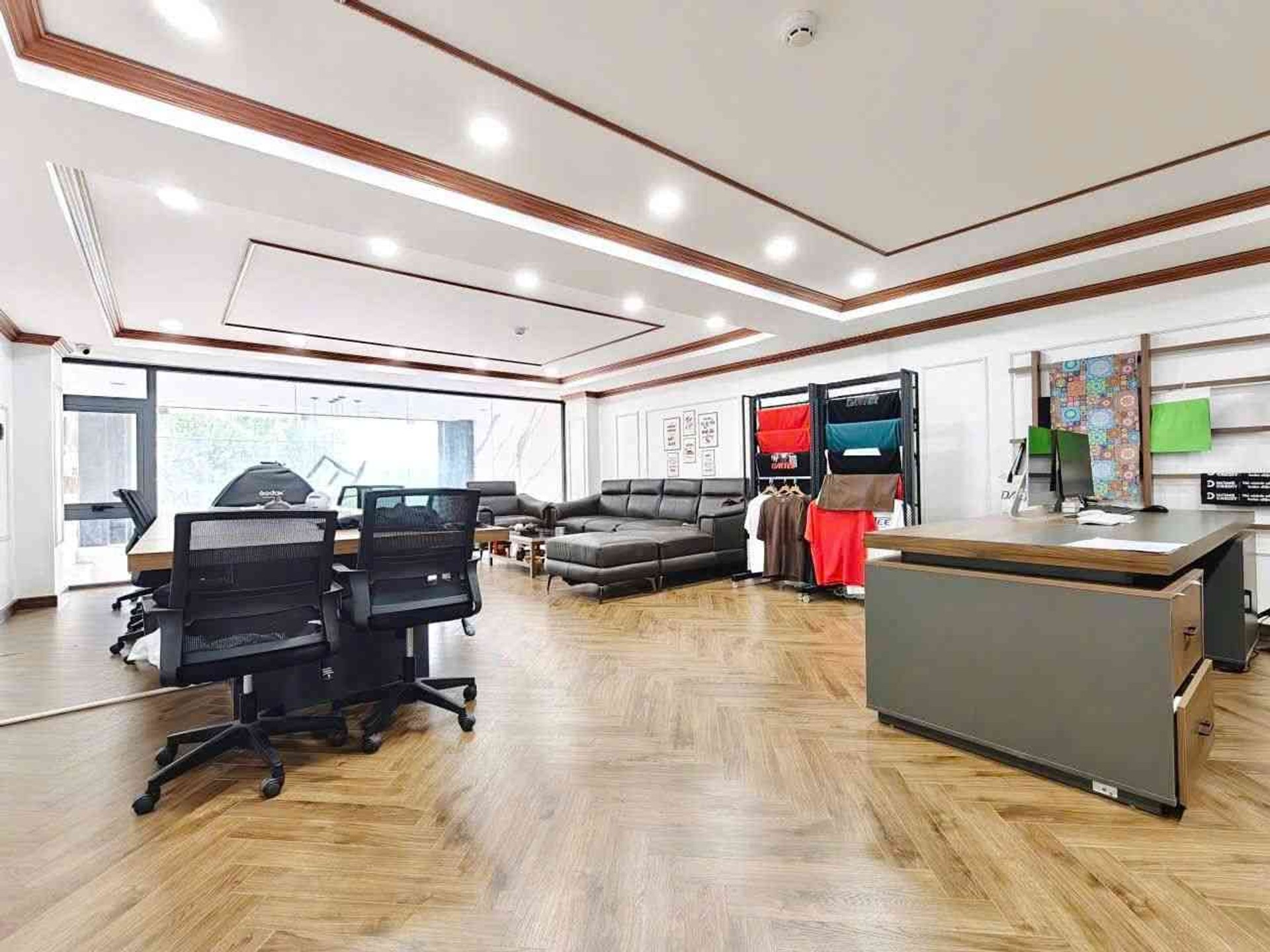 Mặt tiền kinh doanh – khu họ Lê – sát bên Nguyễn Sơn – 7 tầng – ngang 6x19m – 23 đồng thương lượng