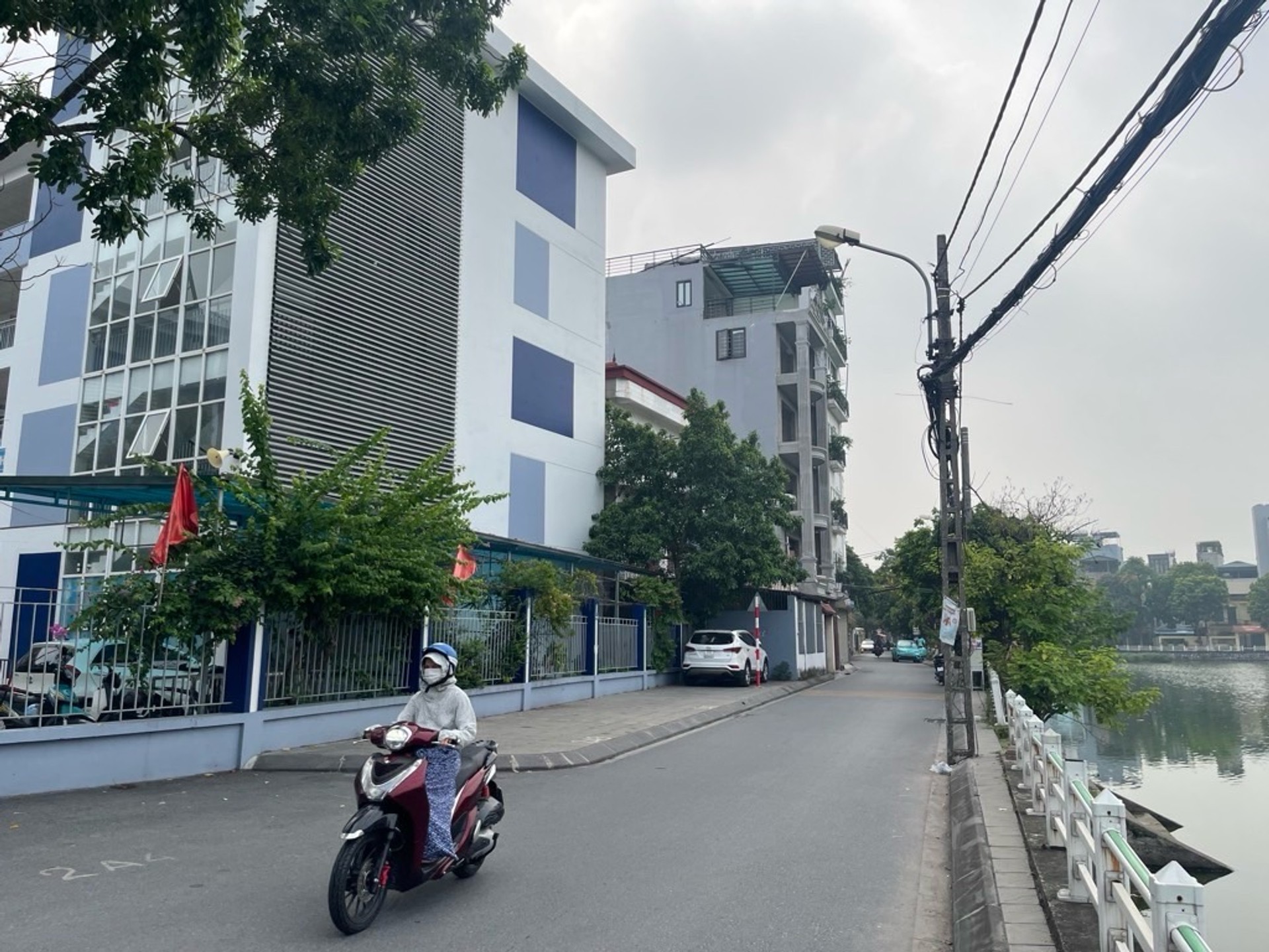 BÁN NHÀ RIÊNG 116M2 MẶT HỒ BỒ ĐỀ VỊ TRÍ KIM CUONG