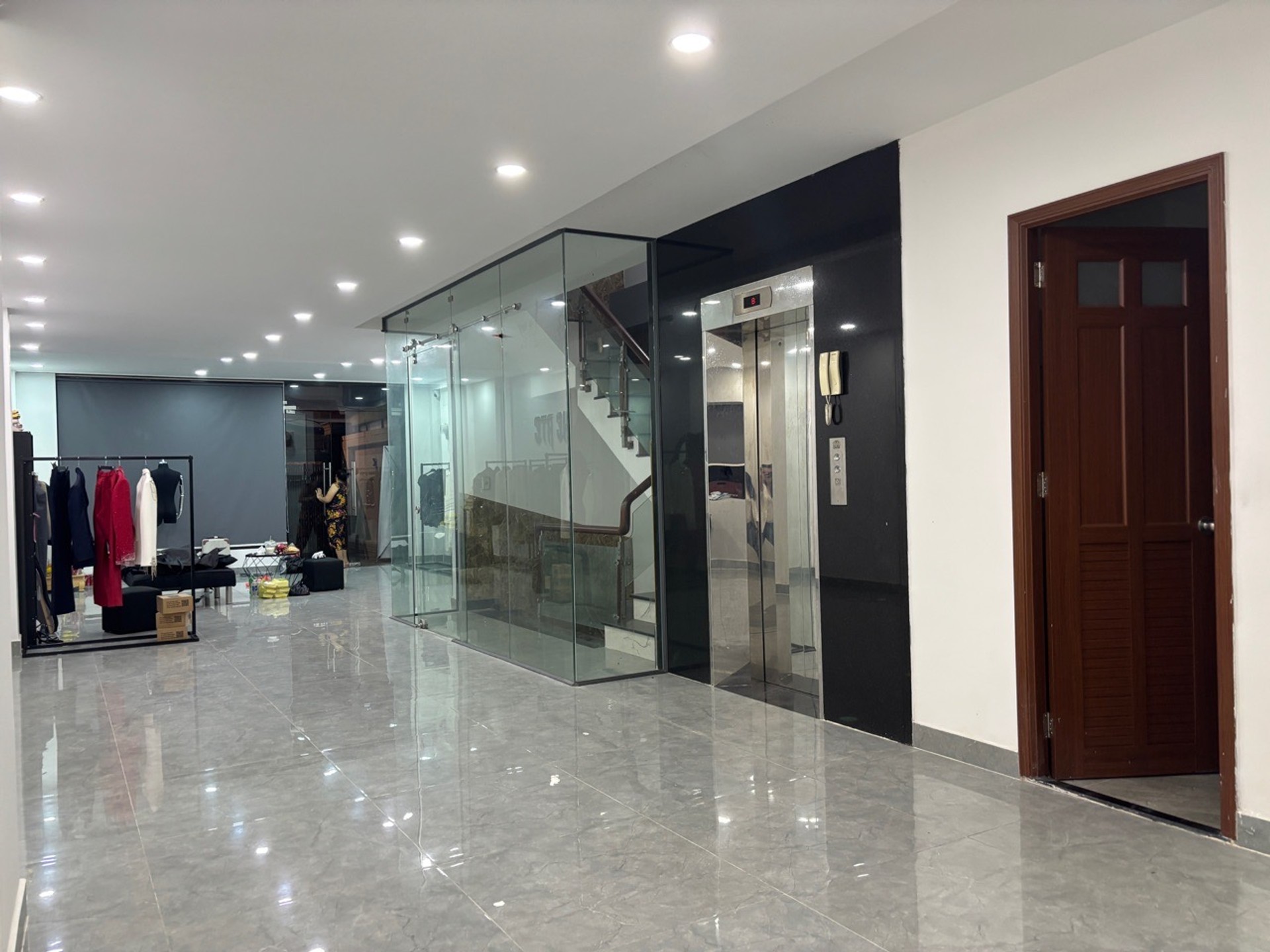 Bán nhà mặt phố 6 tầng rộng 145.8m² tại quận, giá 36 tỷ