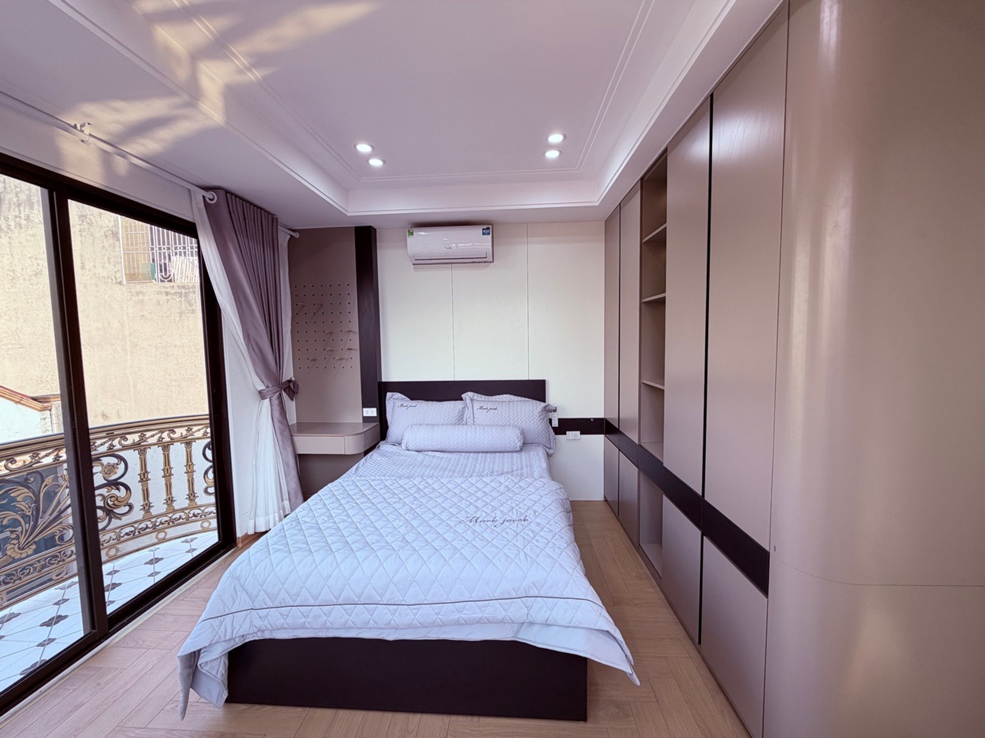 Bán nhà riêng 7 tầng thang máy tại phường Sài Đồng, vị trí kinh doanh sầm uất