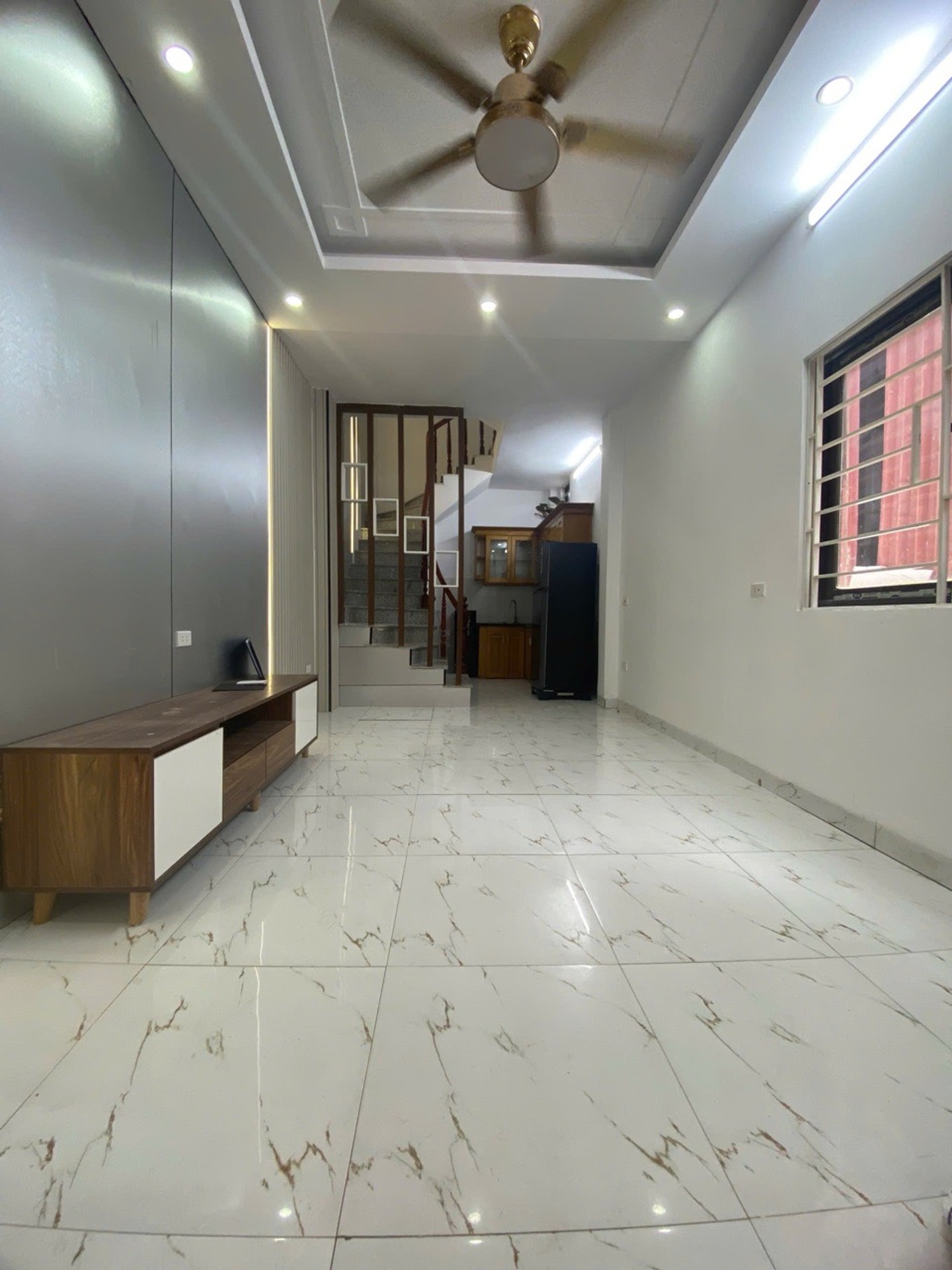 Cơ hội sở hữu nhà 5 tầng ngõ ô tô rộng tại xã Ỷ La, sau khuân viên sân Geleximco