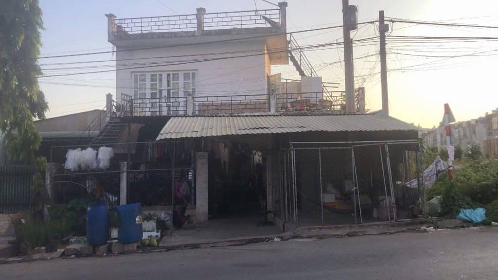 Mua Bán nhà phường Bình Tân, Dĩ An, Bình Dương, mặt tiền 11.5m, thu nhập 40 triệu/tháng