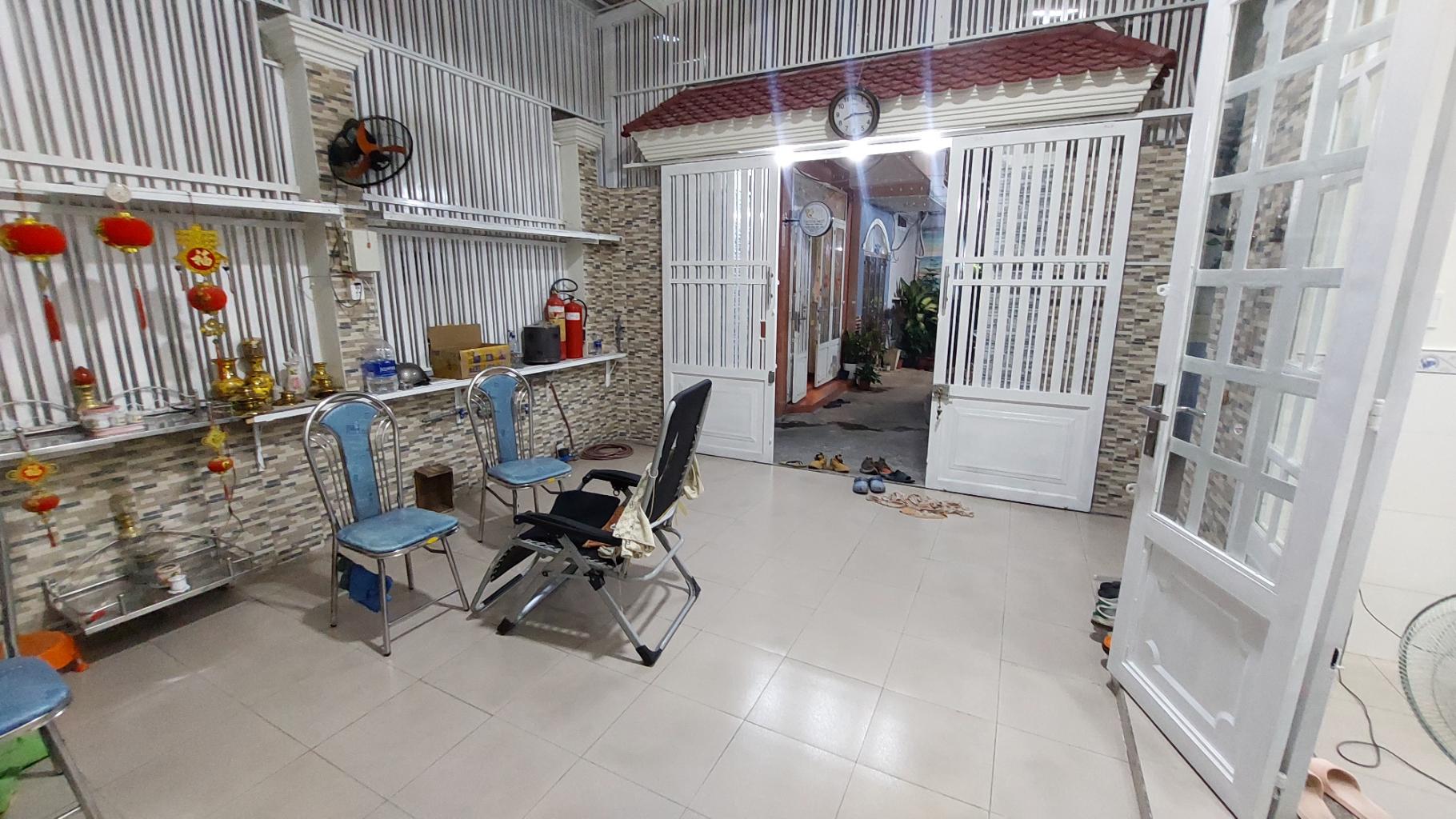 Bán nhà 3 tầng 141.7m² tại Quận Gò Vấp với 5 phòng ngủ, giá 12 tỷ đồng