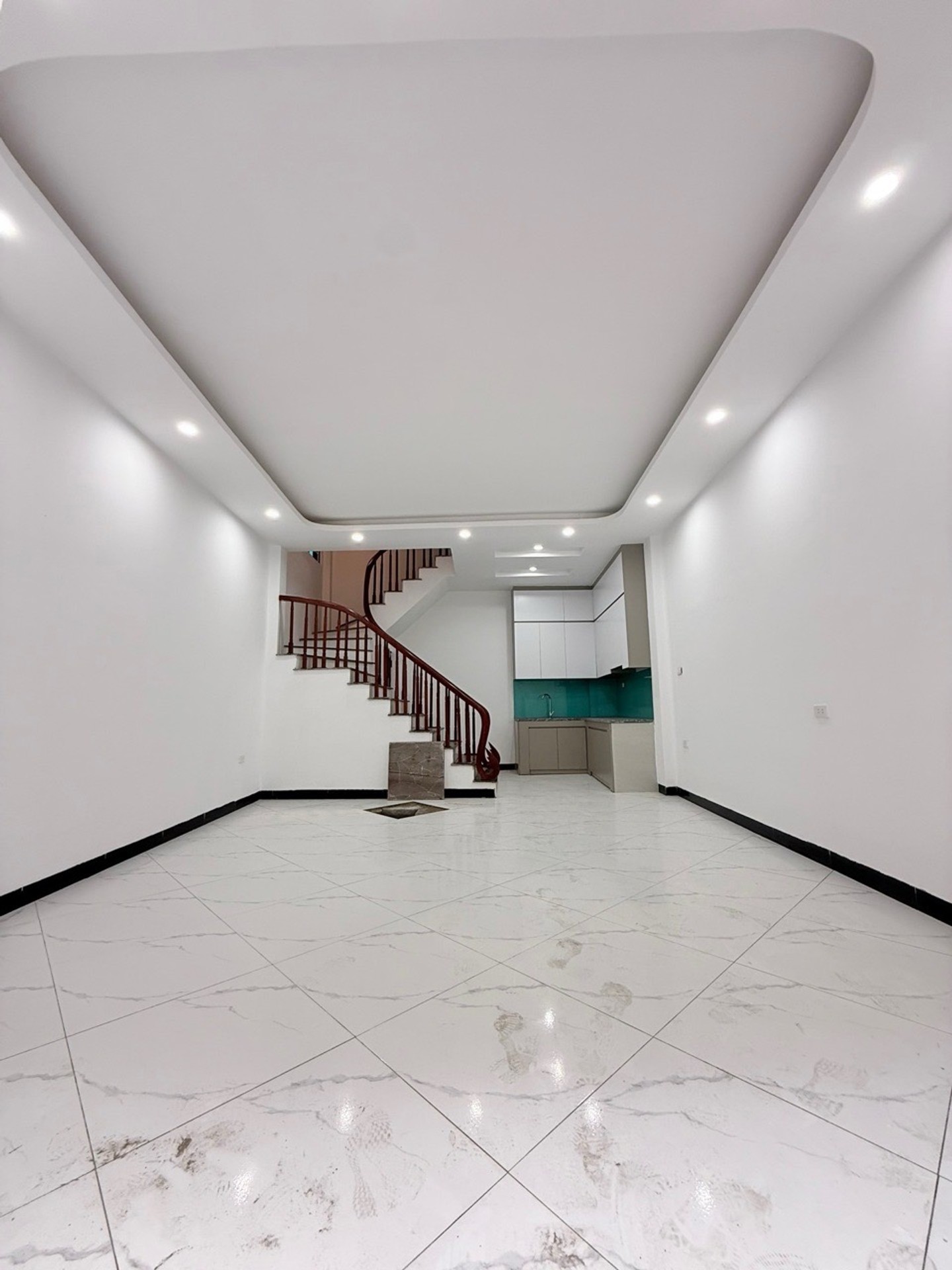 Nhà 5 tầng hiện đại, cơ hội hiếm tại Cụm 11, giá hấp dẫn