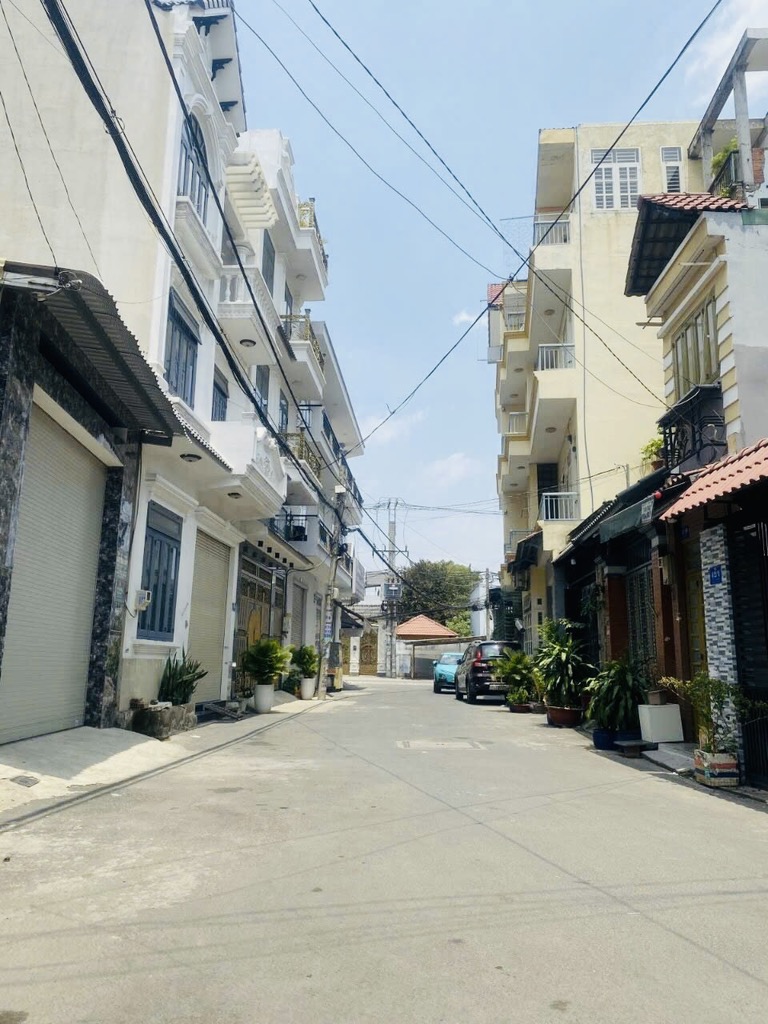 Bán nhà riêng Quận 12, 4 tầng, sân ô tô, hướng Đông, pháp lý cơ sở