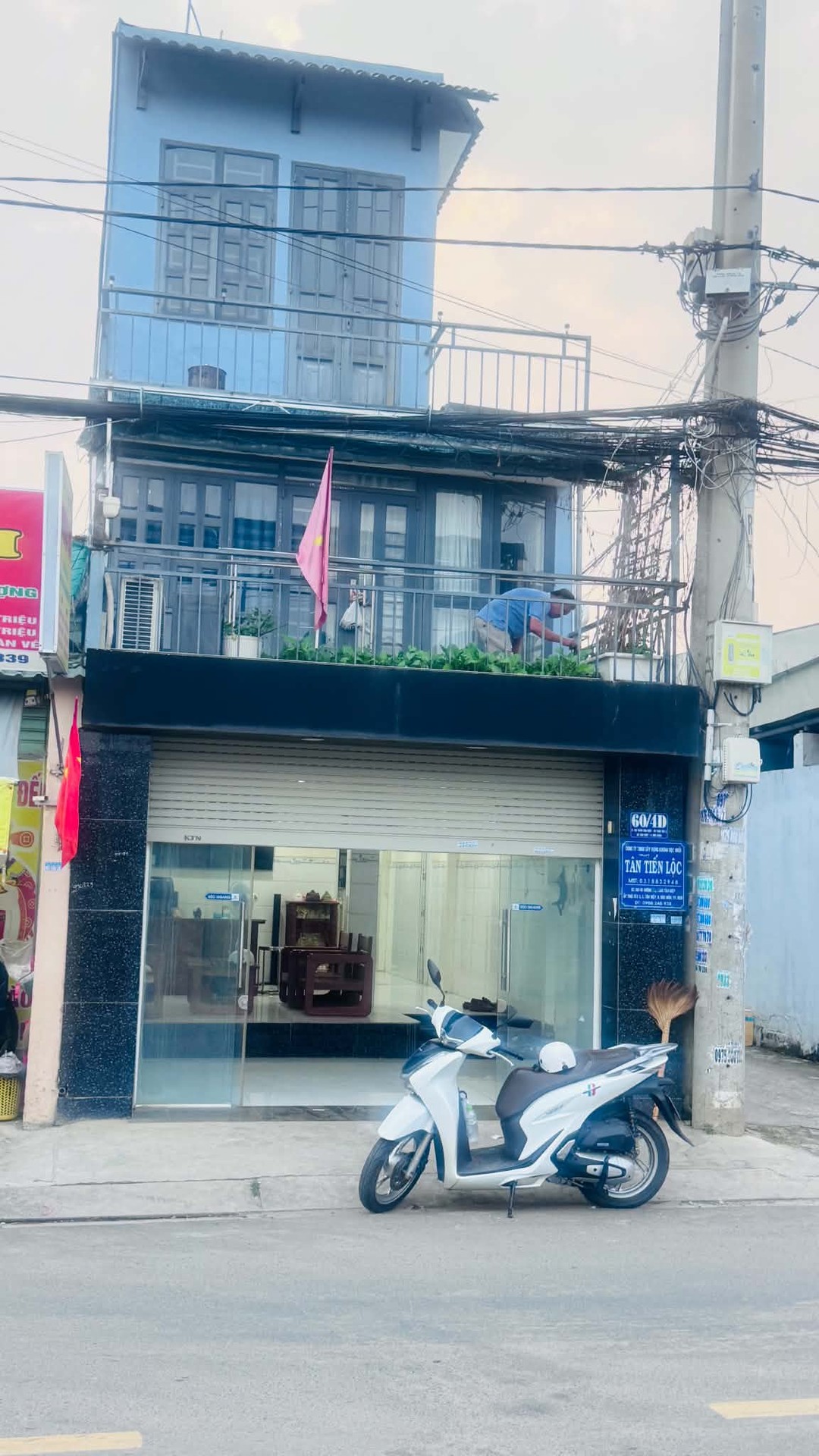 BÁN NHÀ LÔ GÓC MẶT TIỀN CHỢ ÔNG TRÁC ĐƯỜNG THỊ TRẤN TÂN HIỆP HÓC MÔN 1 TRỆT 2 LẦU XÂY 2024 GIÁ 5 TỶ
