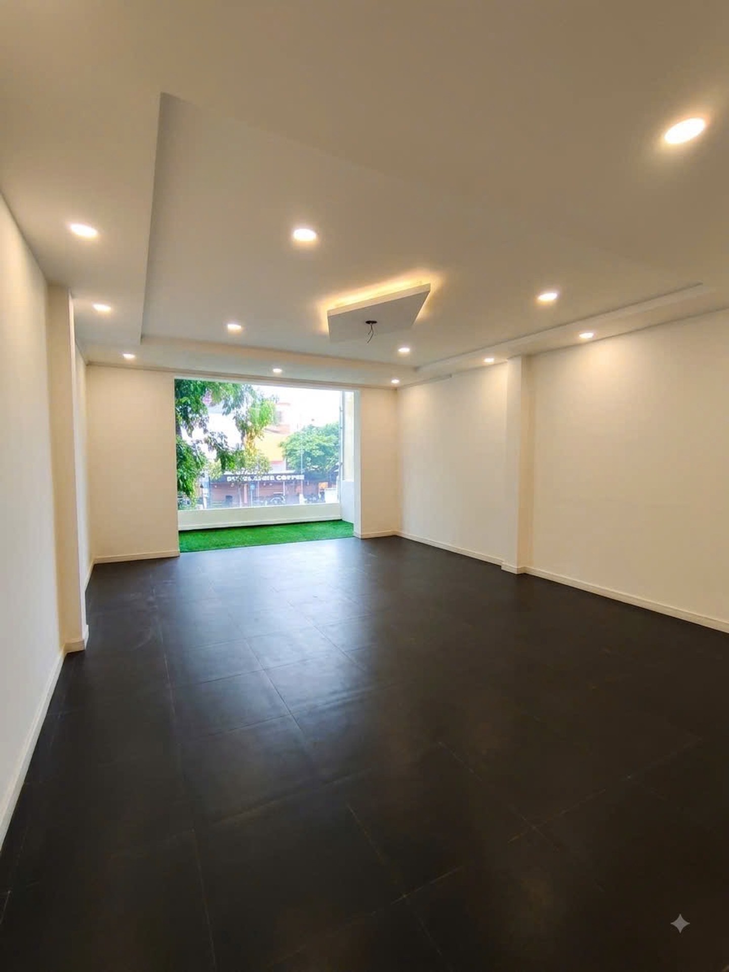 Bán nhà mặt phố 3 tầng rộng 5x23m ở Cộng Hòa, giá 32 tỷ