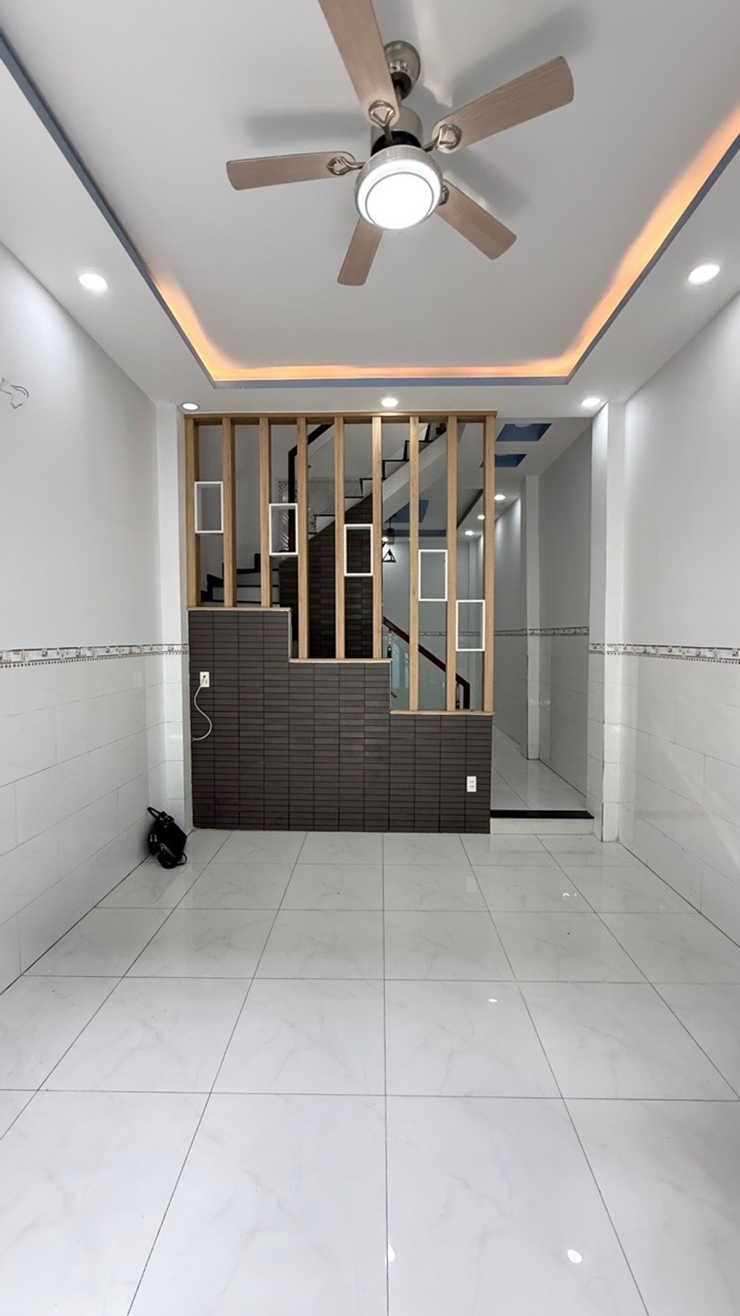 Nhà 3 tầng 41m² hẻm xe hơi Kênh Tân Hóa, Quận Tân Phú, giá 5.8 tỷ đồng