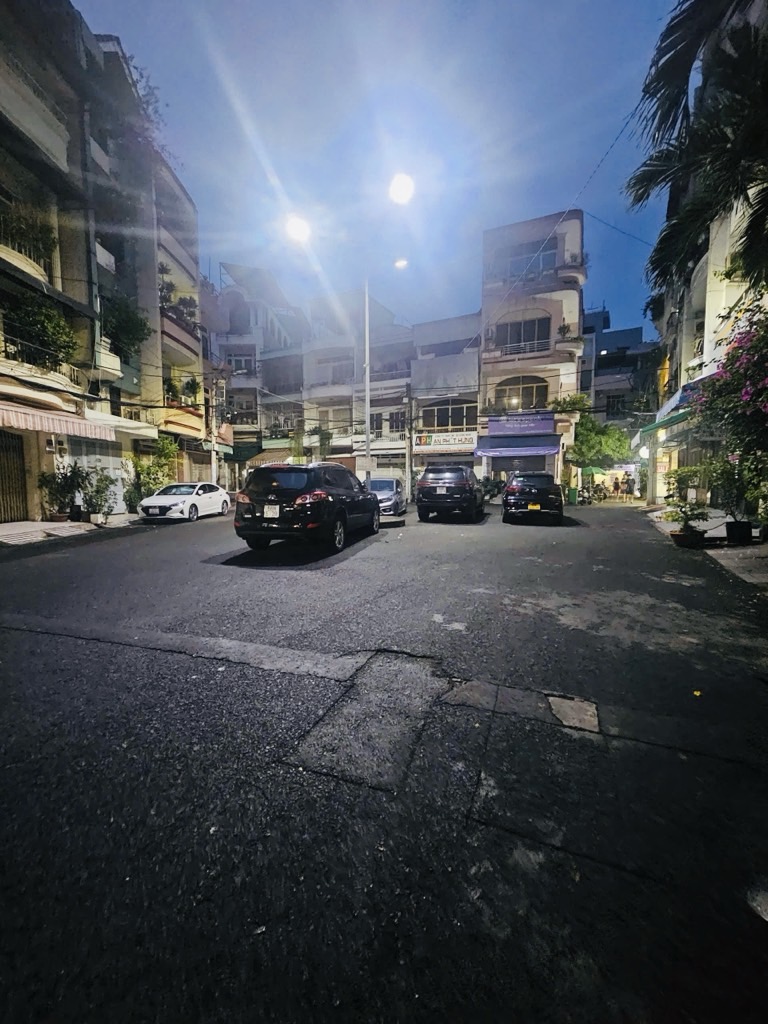 Nhà đẹp siêu hiếm trung tâm Quận 10, hẻm xe tải quay đầu thoải mái