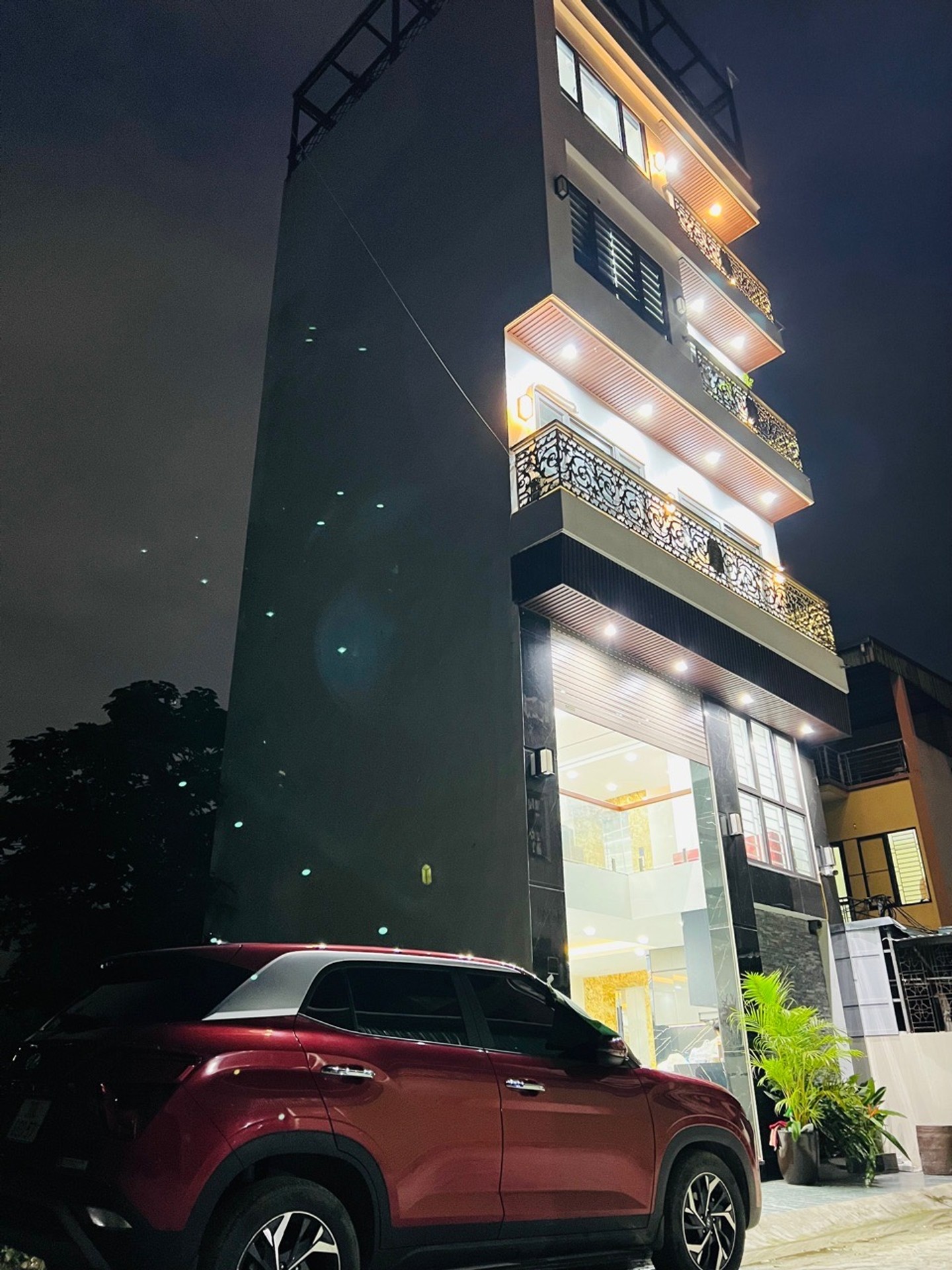 Cơ hội hiếm có: Nhà 6 tầng hiện đại, giá tốt dưới 12 tỷ tại Linh Đàm