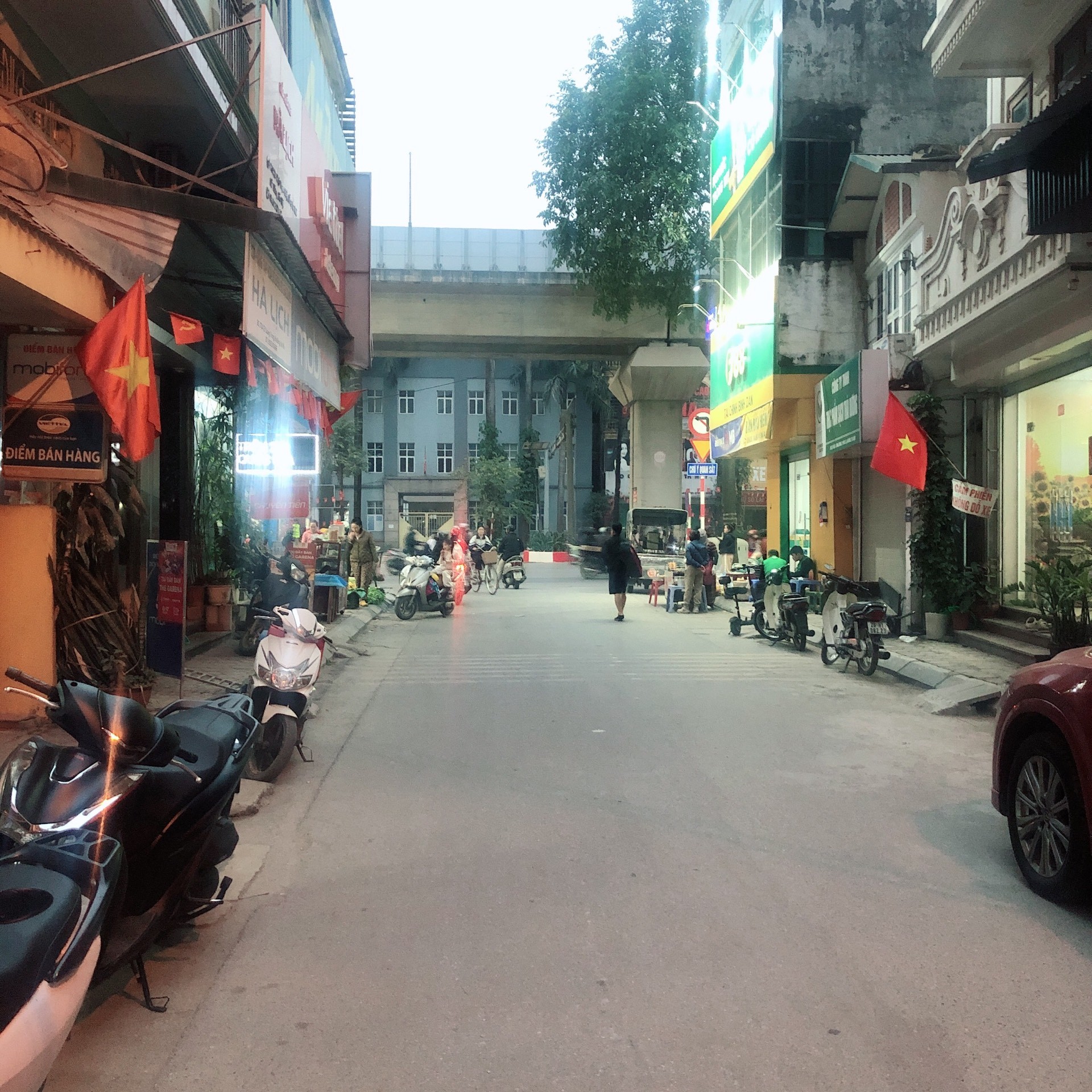 Nhà đẹp mặt tiền rộng, vị trí trung tâm Hà Đông