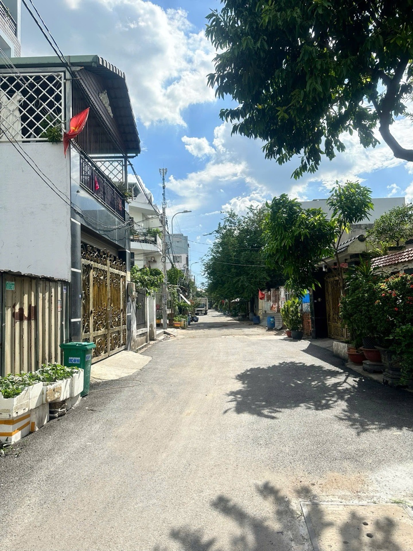 Nhà mới keng, hẻm rộng, sổ vuông tại Bình Tân giá hời