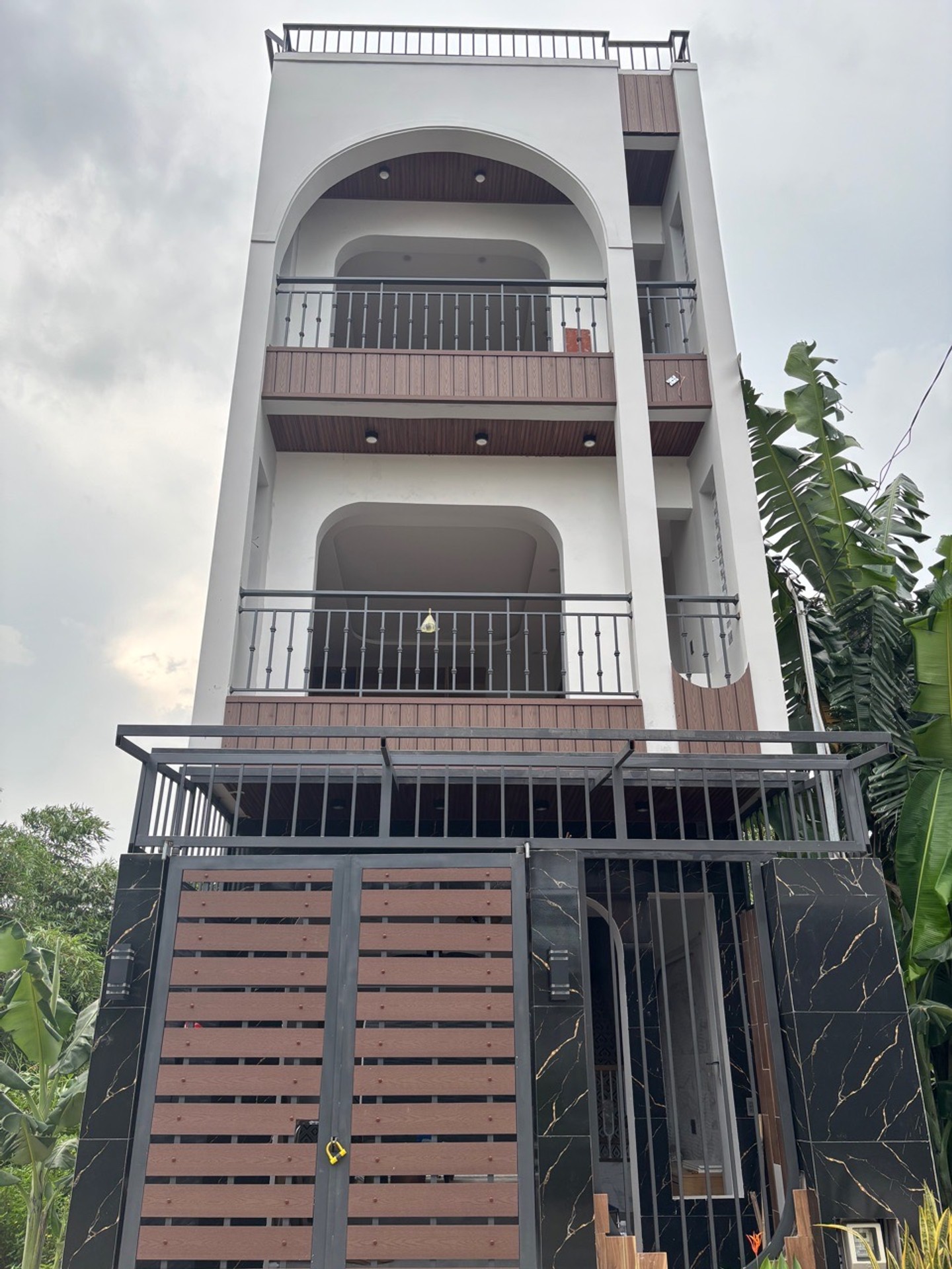 Nhà mới hoàn thiện cạnh Vinhome Grand Park Quận 9, tiện nghi đầy đủ