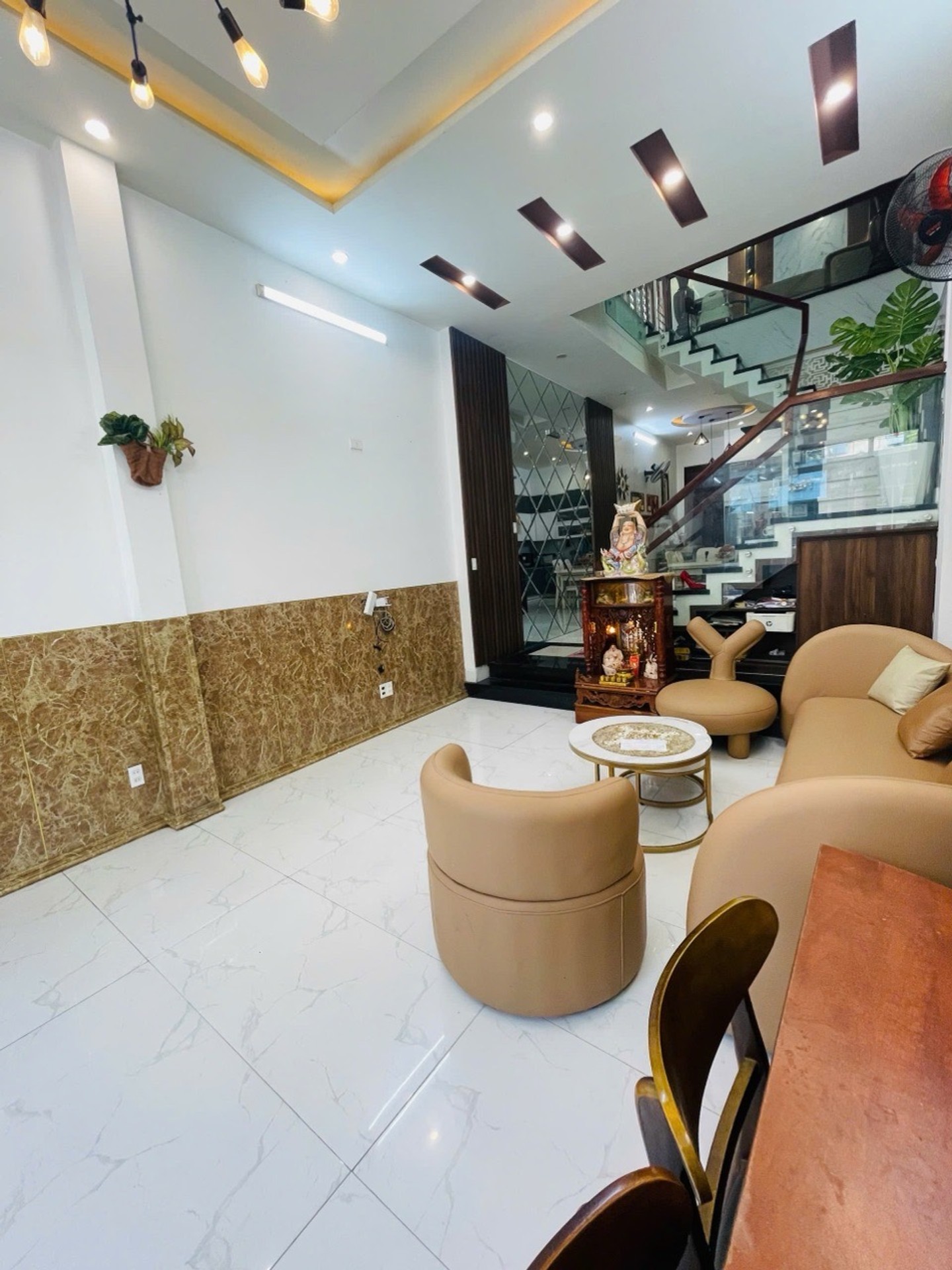 Bán nhà mặt phố 3 tầng 4 phòng ngủ khu vực Thái Thị Bôi