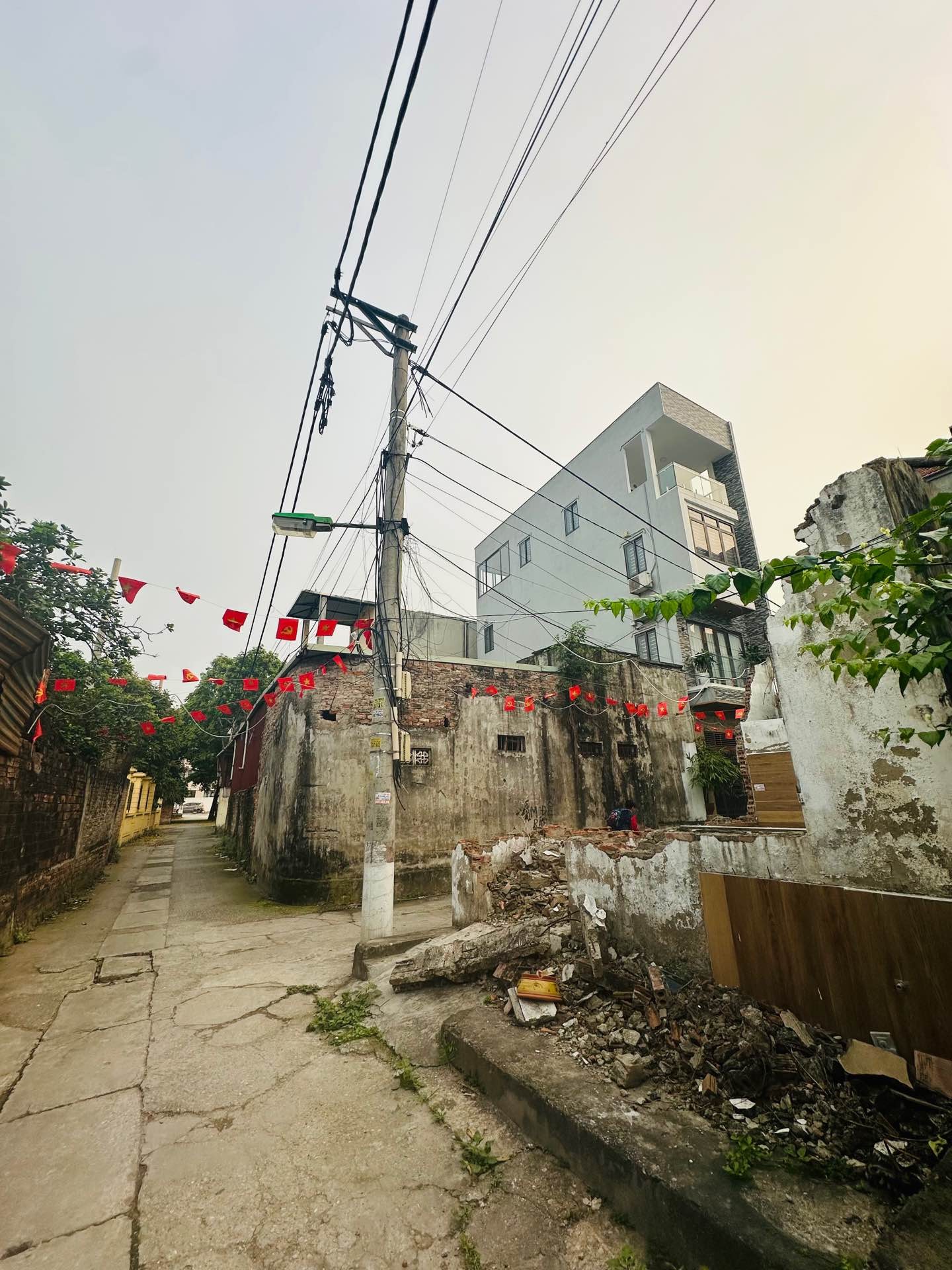 Nhà ô tô vào nhà tại Liên Ninh, diện tích 100m²