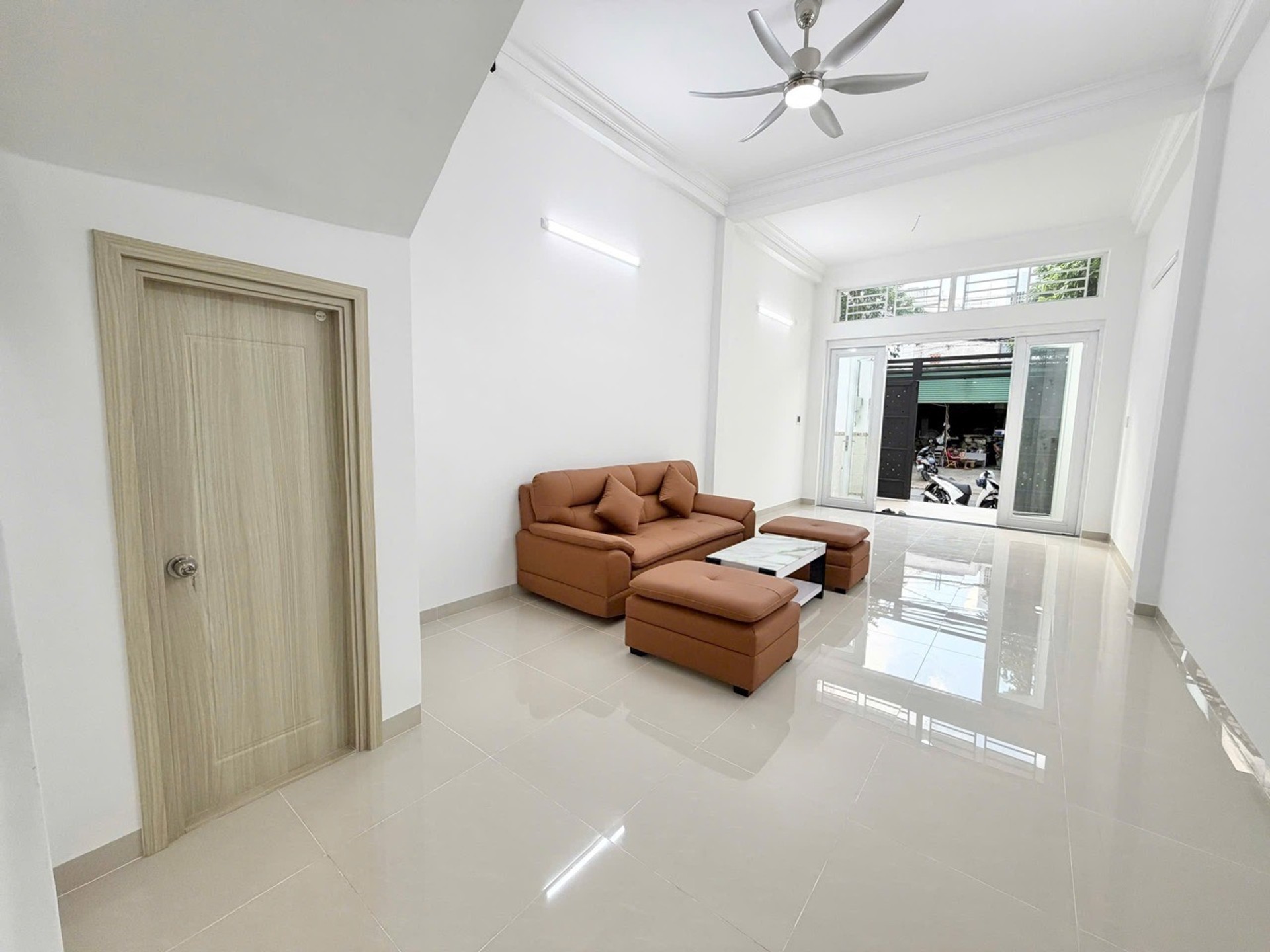 Bán nhà mặt phố quận 7, diện tích 70m2, mặt tiền 4m