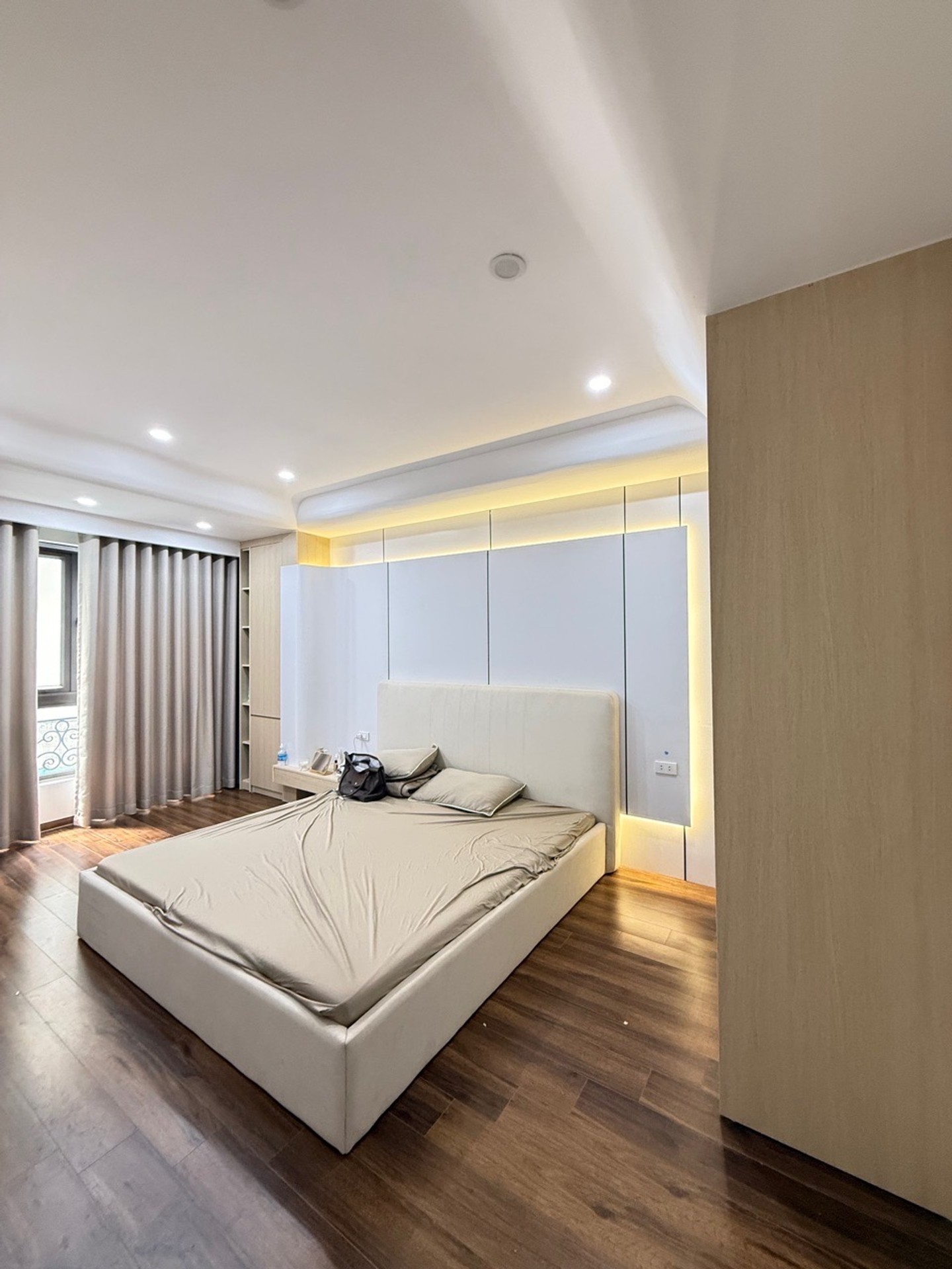 GẦN HỒ TÂY - GẦN CON PHỐ ĐẸP NHẤT HÀ NỘI PHAN ĐÌNH PHÙNG - 40m2 6 TẦNG, MT 3.6m THANG MÁY.