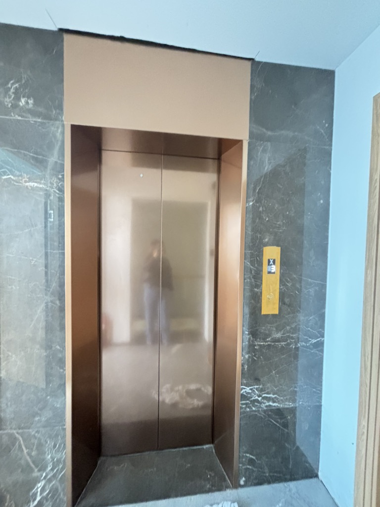 Nhà riêng 4 tầng hai căn liền kề, 8 phòng ngủ, mặt tiền rộng tại khu Bình Thạnh