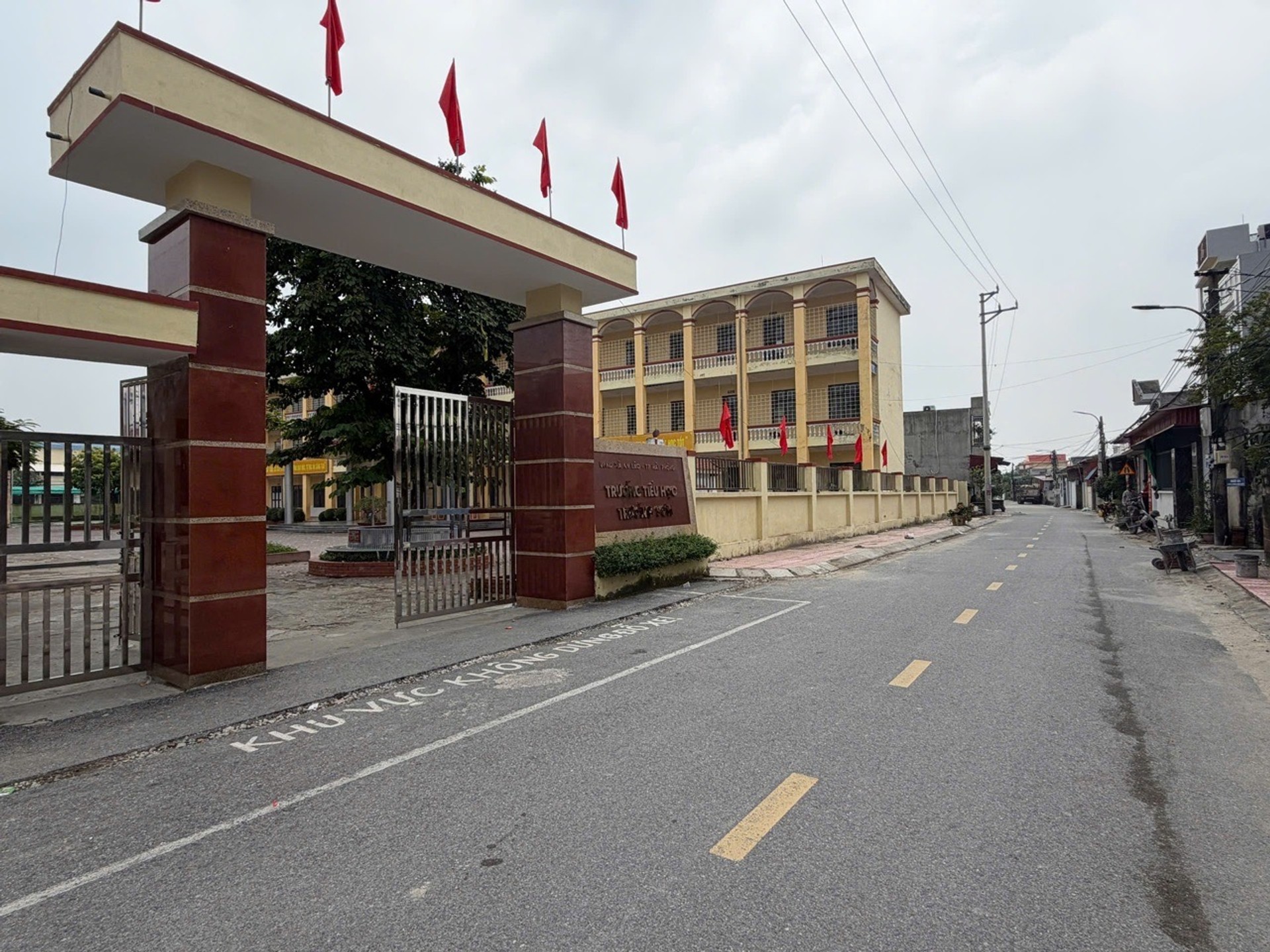 Bán đất phố Vương Công Hiển - mặt tiền 15m, phù hợp xây biệt thự nghỉ dưỡng
