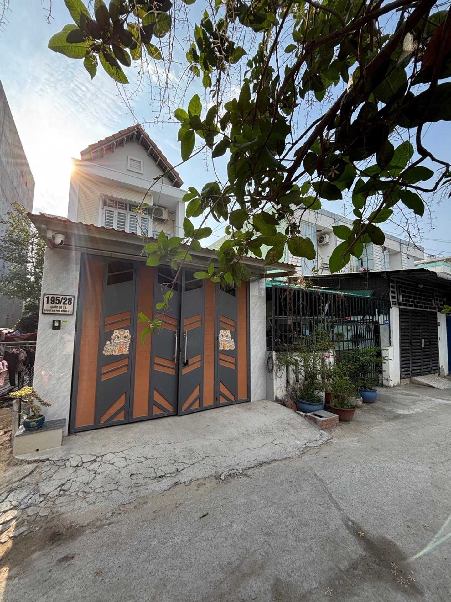 Bán nhà riêng Quận 12 gần Đại học Nguyễn Tất Thành, nhà mới, hẻm xe hơi