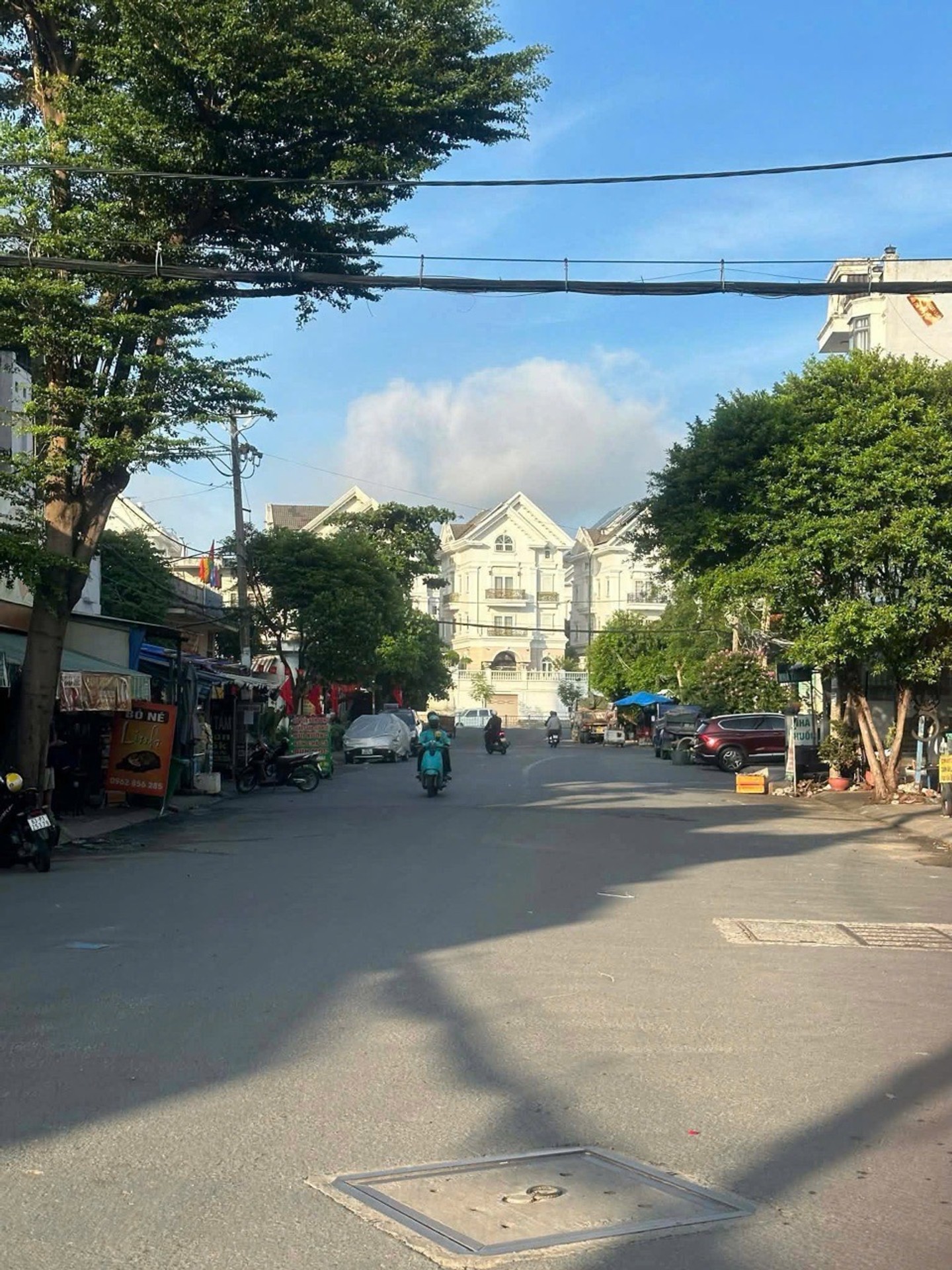 Nhà xinh 3 tầng gần ĐH Văn Lang, giá tốt cho gia đình trẻ