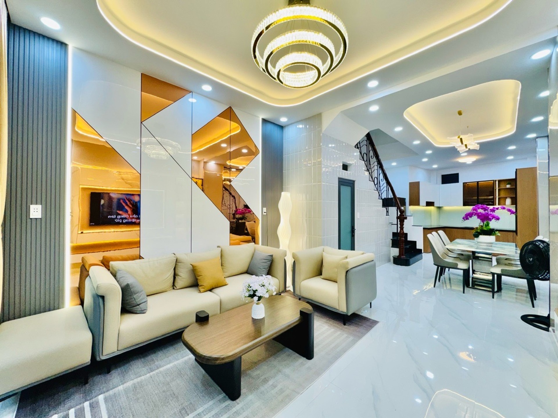 Siêu phẩm 6 phòng ngủ, sân thượng chill tại Thích Quảng Đức - giá hấp dẫn không thể bỏ lỡ