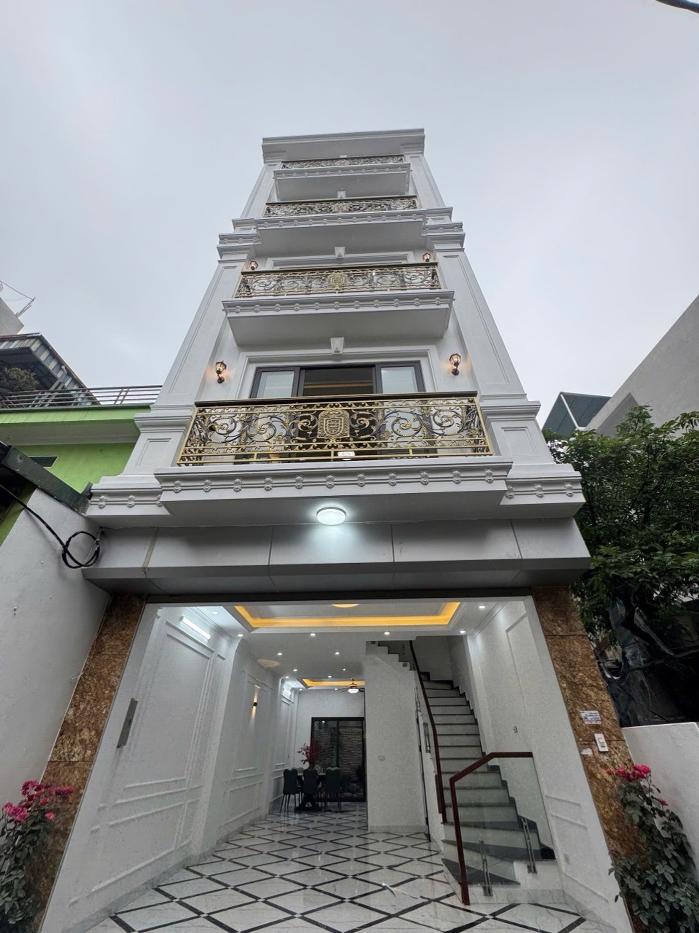 Cơ hội sở hữu nhà mặt phố 6 tầng kinh doanh đắc địa, thiết kế hiện đại ngay Xóm Giang