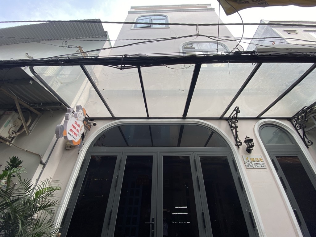 Nhà nhỏ hẻm xe hơi quận 10 - tiện nghi, vị trí đắc địa