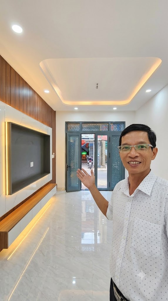 Nhà riêng 3 tầng mới đẹp lung linh, hẻm ô tô thông thoáng tại Quận trung tâm