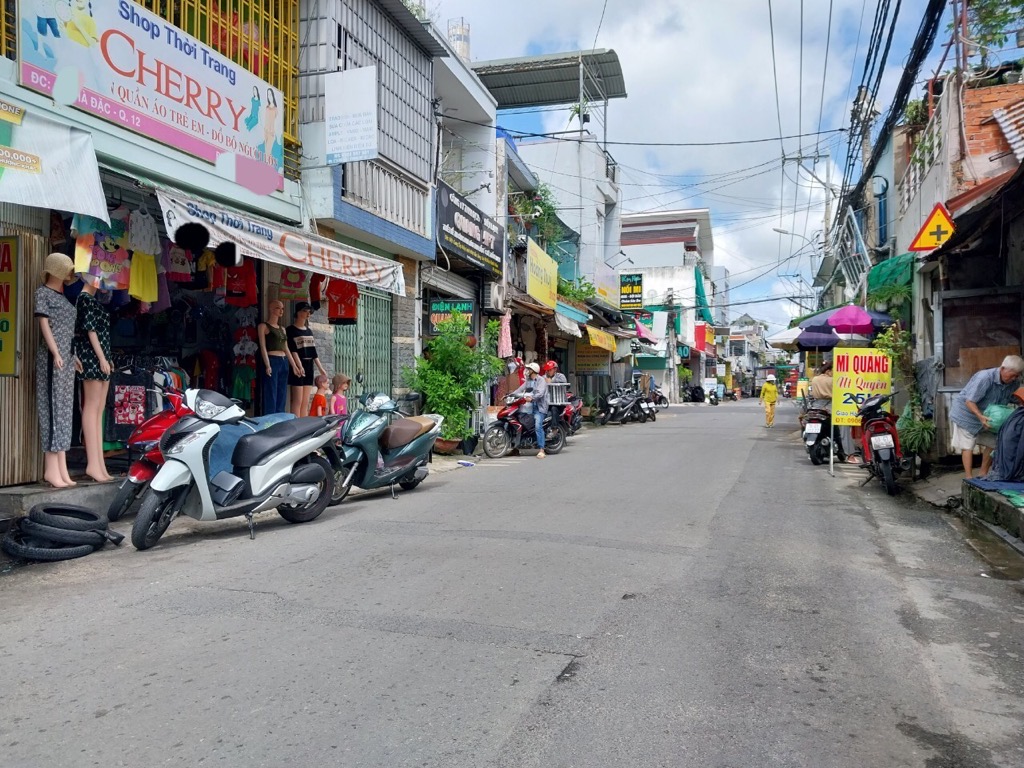 Nhà mặt phố 2 tầng quận 12 giá 3.x tỷ