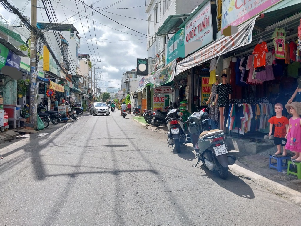 Bán nhà mặt tiền 2 tầng tại Quận 12, giá còn thương lượng
