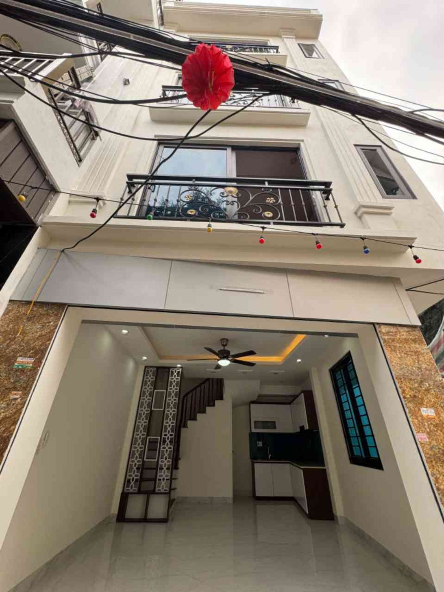Nhà lô góc nở hậu tại Hà Đông, 5 tầng, mặt ngõ thông ô tô kinh doanh
