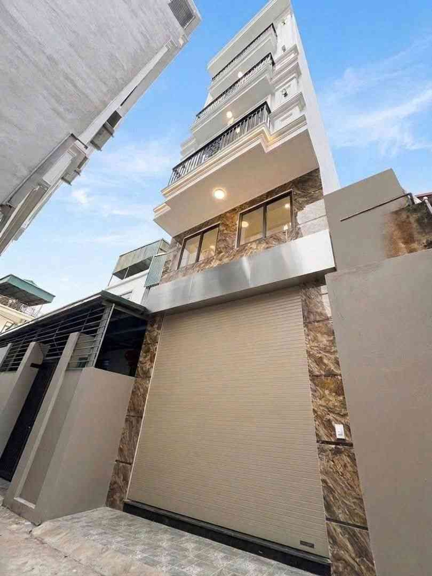 Cơ hội hiếm có sở hữu nhà riêng 5 tầng hiện đại tại Xóm Đình