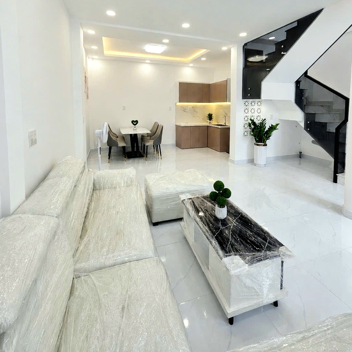 Bán nhà mới xây 2 tầng - Khu Tên Lửa - Bình Tân - DT:50m2 - KDC Thăng Long